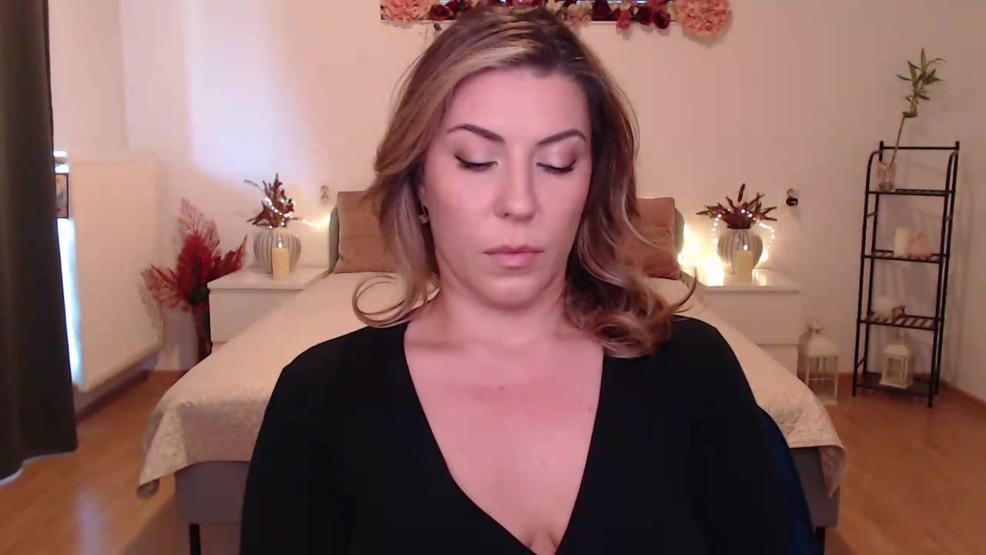 Gallery image thumbnail from BlueStocking's myfreecams stream on, 06/19/2026, 12:53 image 3 of 20