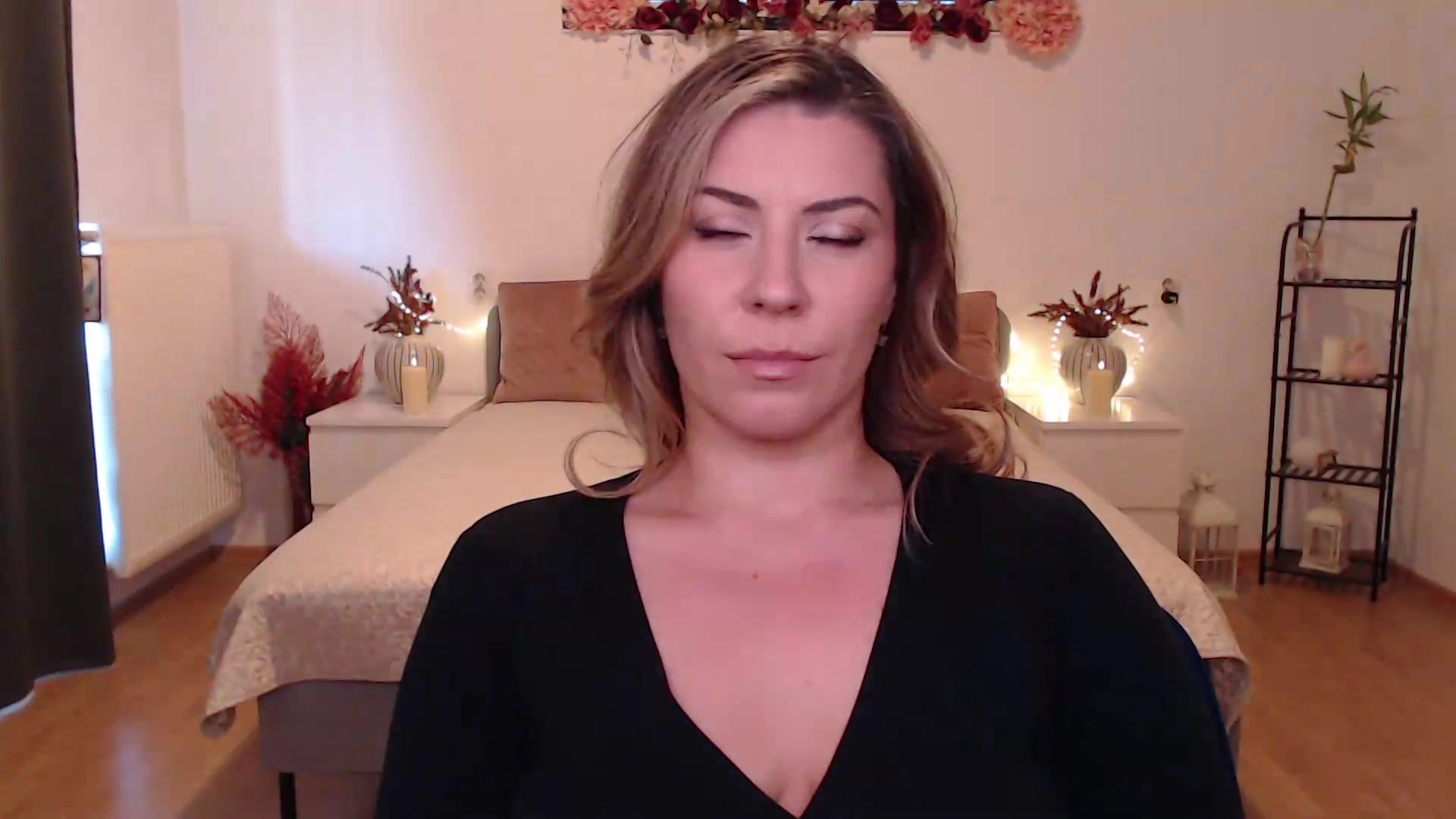 Gallery image thumbnail from BlueStocking's myfreecams stream on, 06/19/2026, 12:53 image 15 of 20