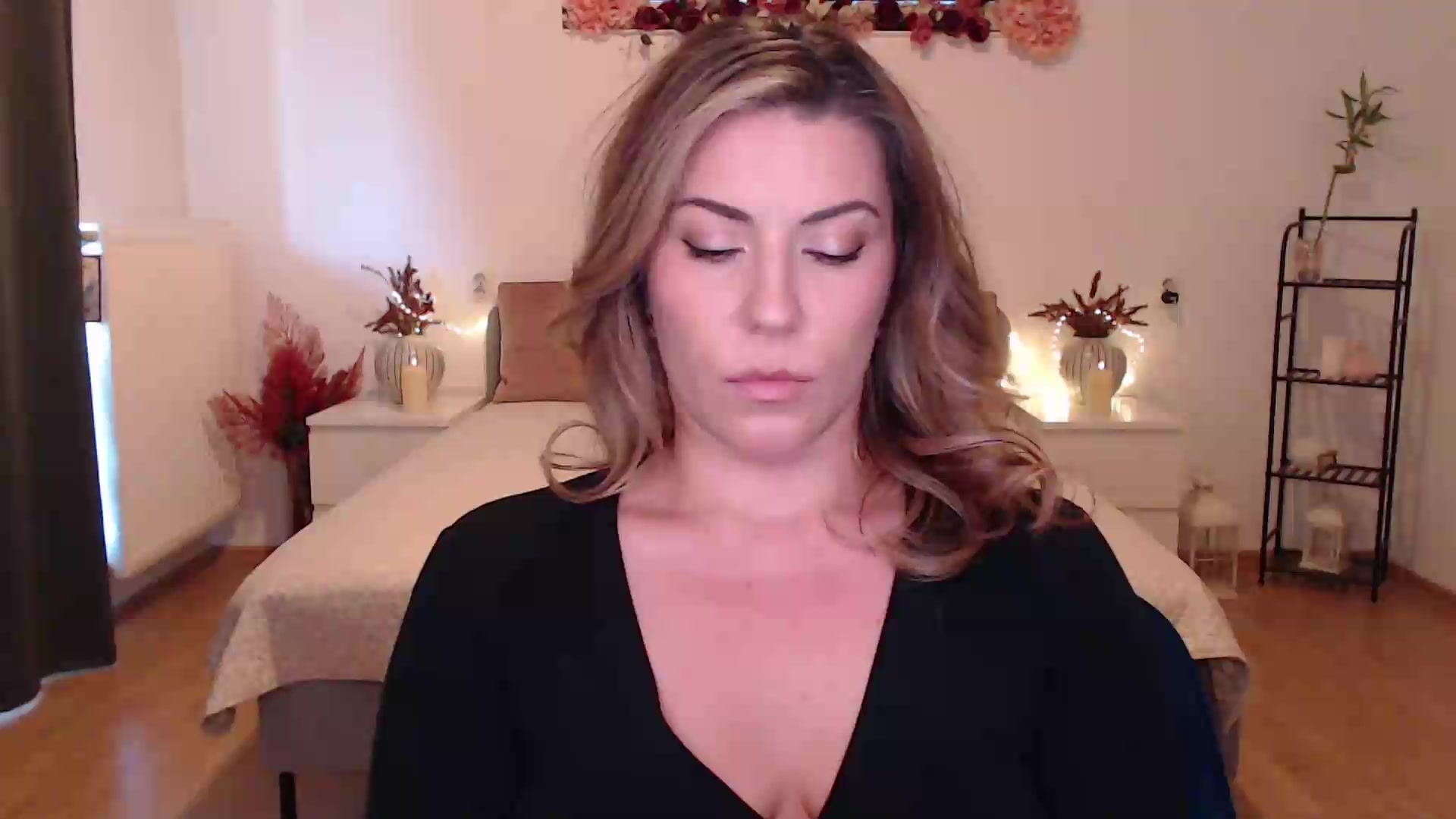 Gallery image thumbnail from BlueStocking's myfreecams stream on, 06/19/2026, 12:53 image 9 of 20