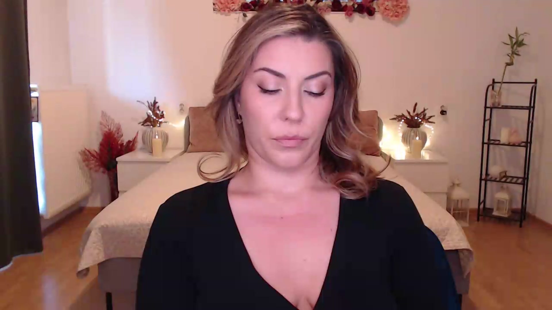 Gallery image thumbnail from BlueStocking's myfreecams stream on, 06/19/2026, 12:53 image 4 of 20