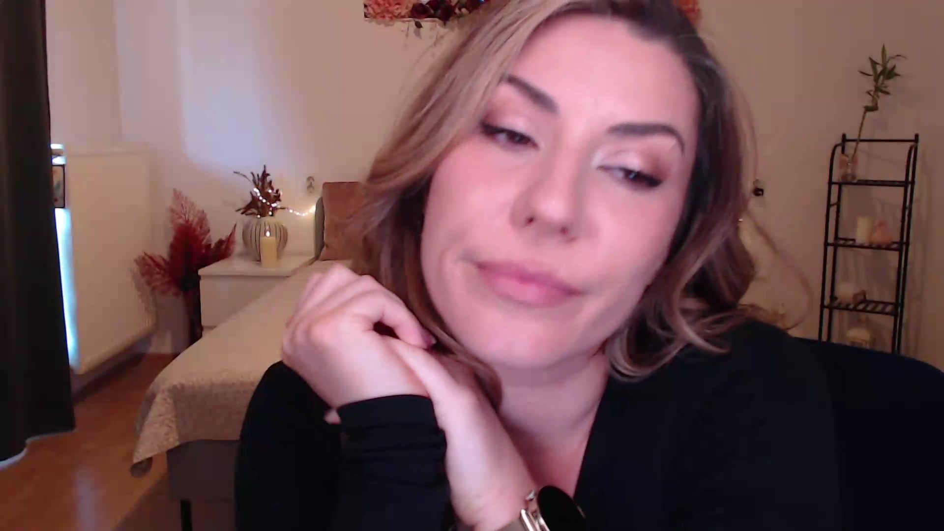 Gallery image thumbnail from BlueStocking's myfreecams stream on, 06/19/2026, 12:53 image 18 of 20