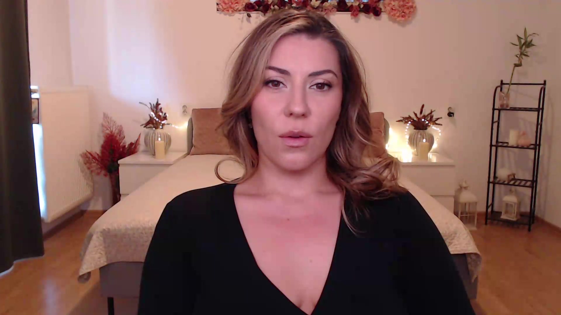 Gallery image thumbnail from BlueStocking's myfreecams stream on, 06/19/2026, 12:53 image 11 of 20