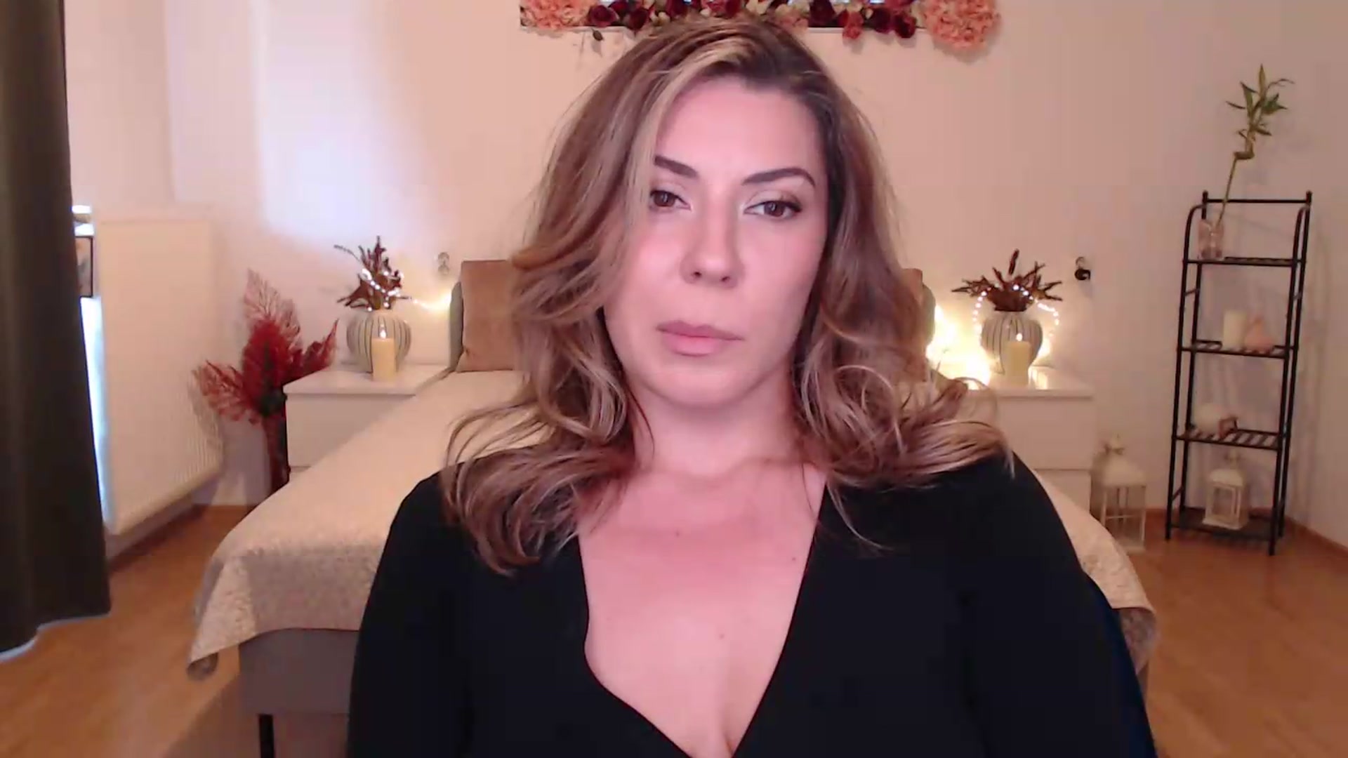 Gallery image thumbnail from BlueStocking's myfreecams stream on, 06/19/2026, 14:07 image 5 of 20