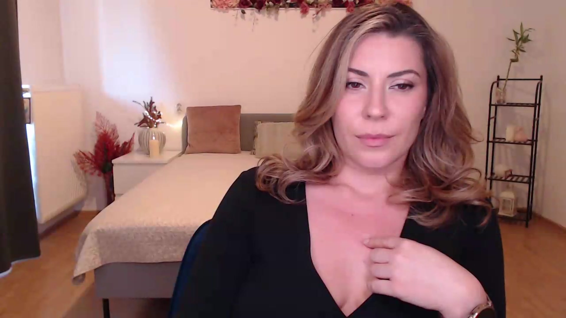 Gallery image thumbnail from BlueStocking's myfreecams stream on, 06/19/2026, 14:07 image 19 of 20