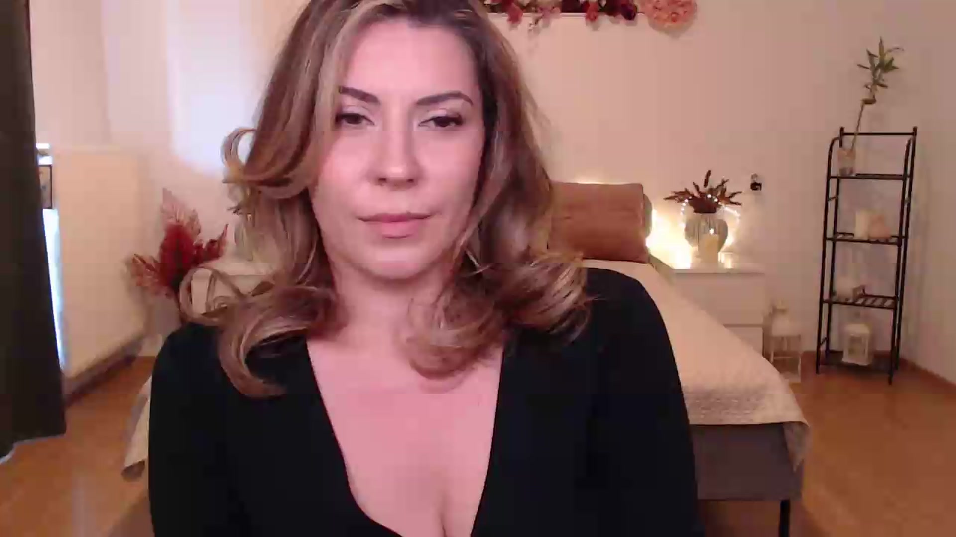Gallery image thumbnail from BlueStocking's myfreecams stream on, 06/19/2026, 14:07 image 12 of 20