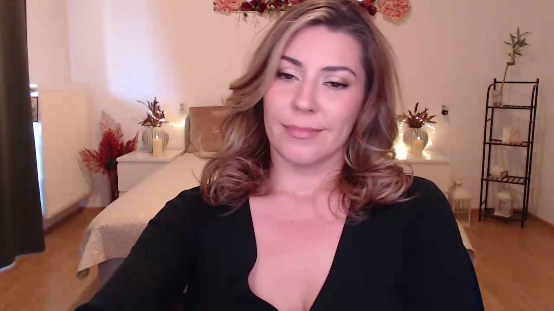 Gallery image thumbnail from BlueStocking's myfreecams stream on, 06/19/2026, 14:07 image 4 of 20