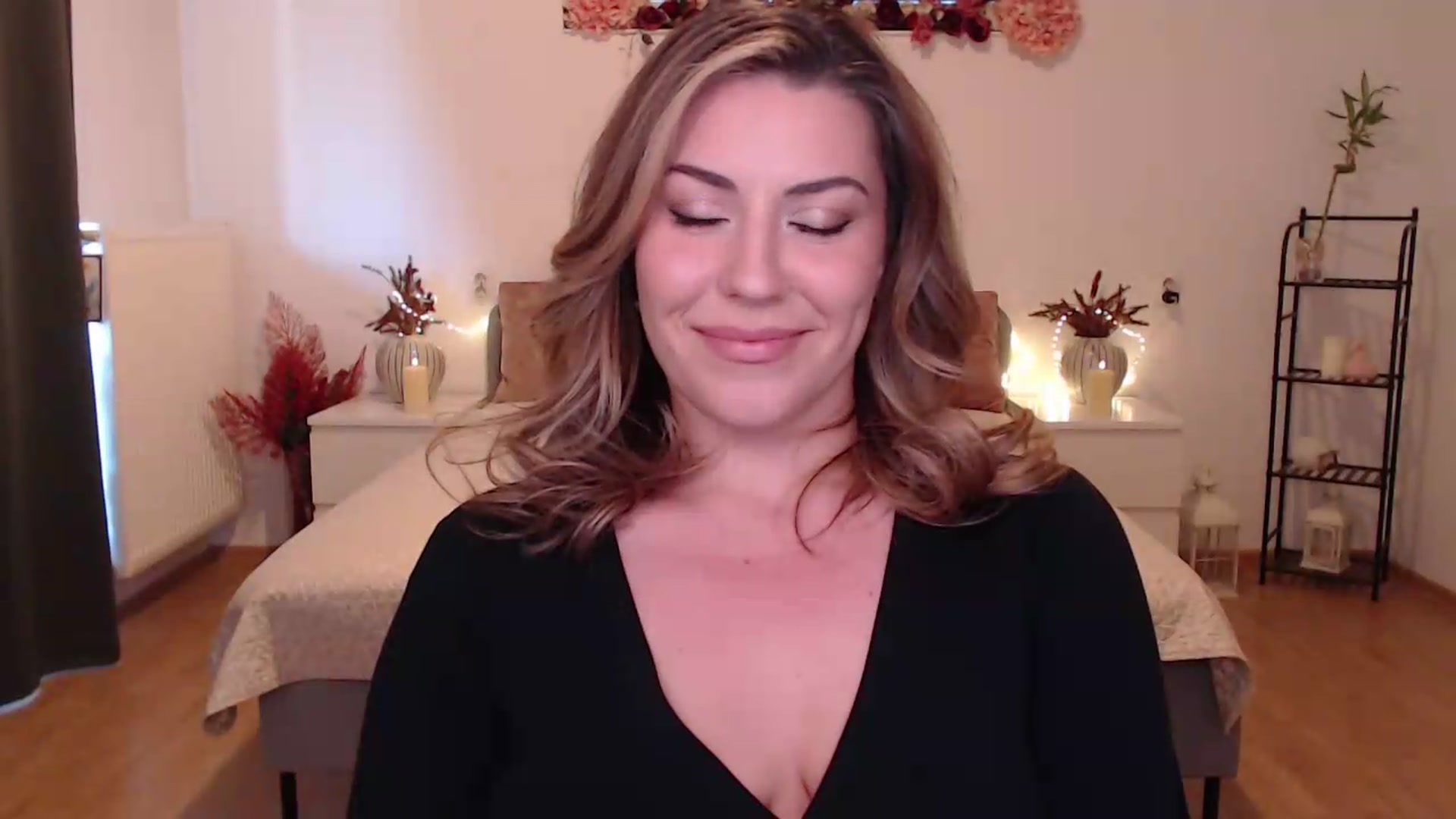Gallery image thumbnail from BlueStocking's myfreecams stream on, 06/19/2026, 14:07 image 2 of 20