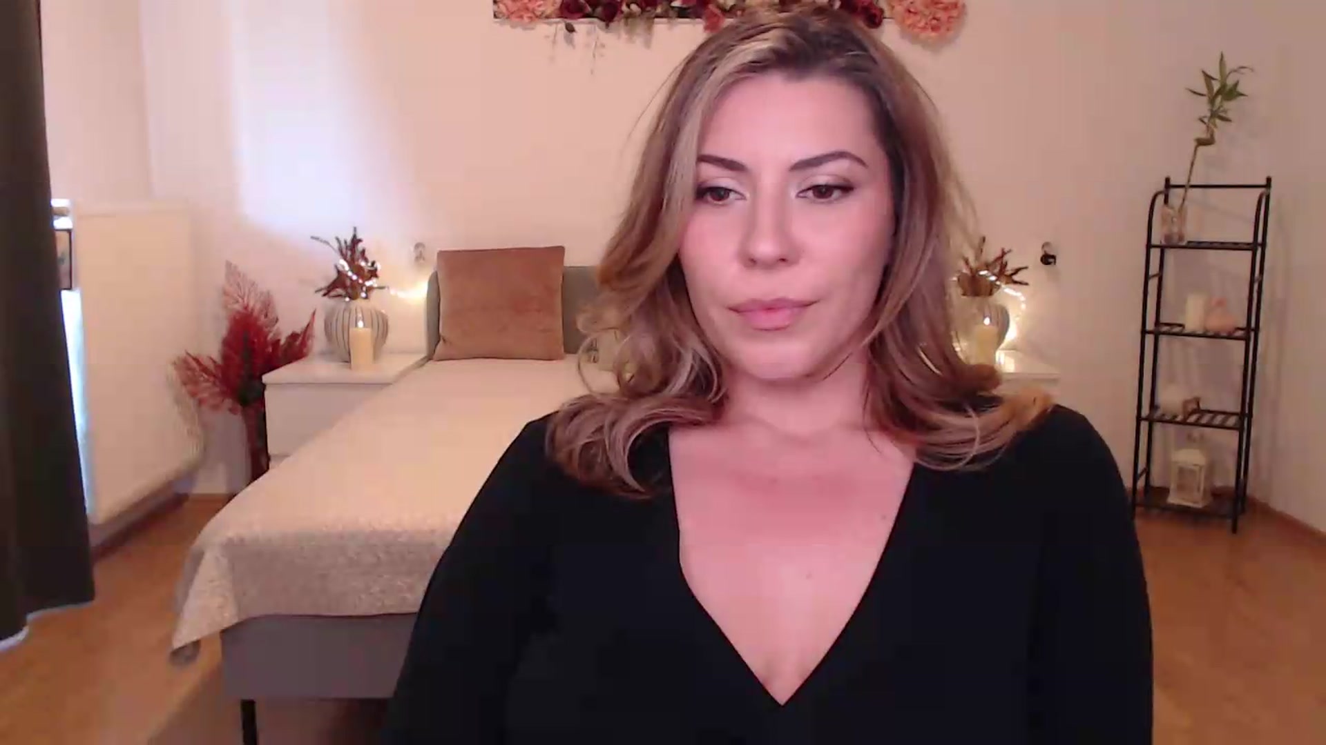 Gallery image thumbnail from BlueStocking's myfreecams stream on, 06/19/2026, 14:07 image 18 of 20