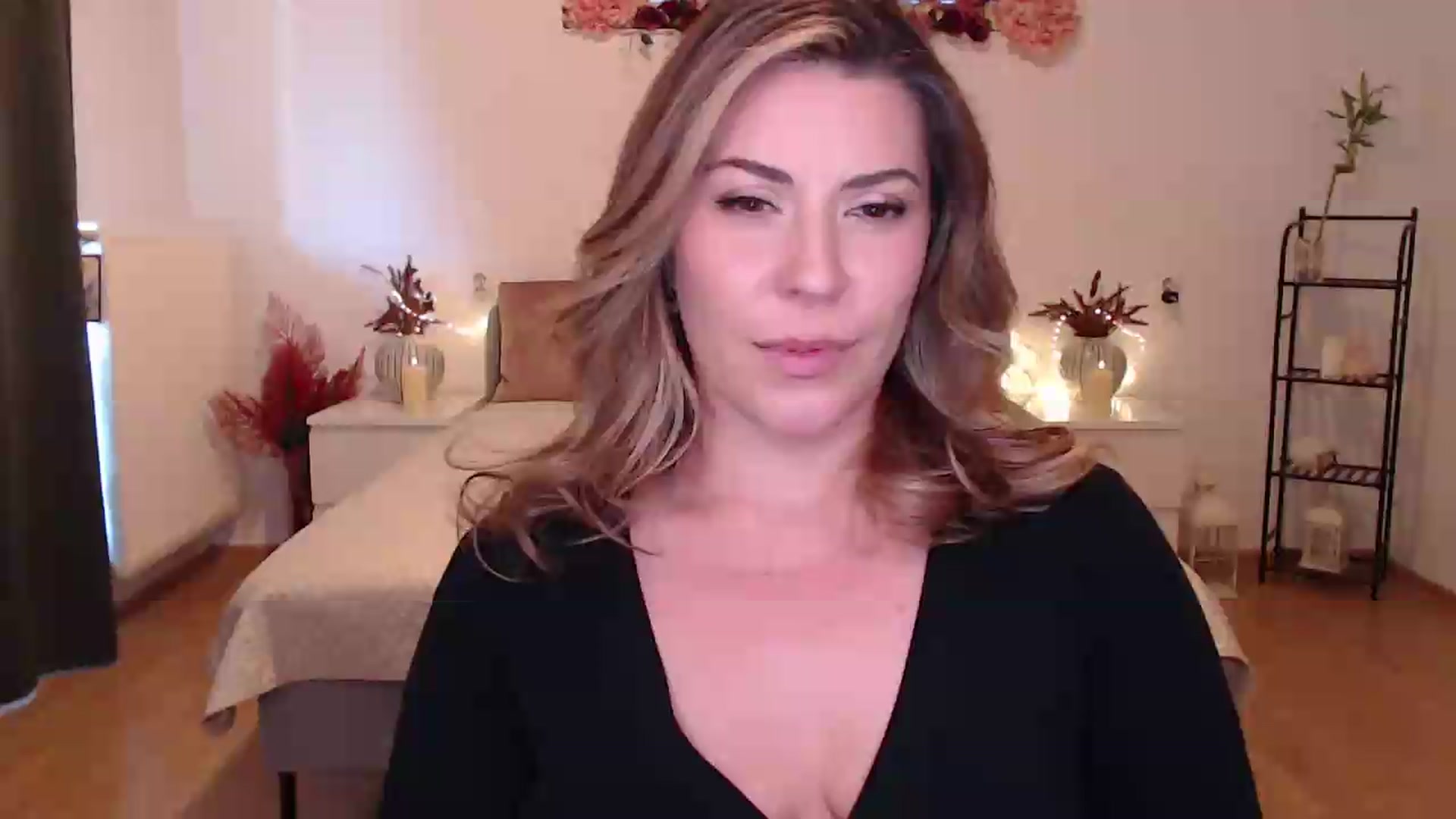 Gallery image thumbnail from BlueStocking's myfreecams stream on, 06/19/2026, 14:07 image 1 of 20