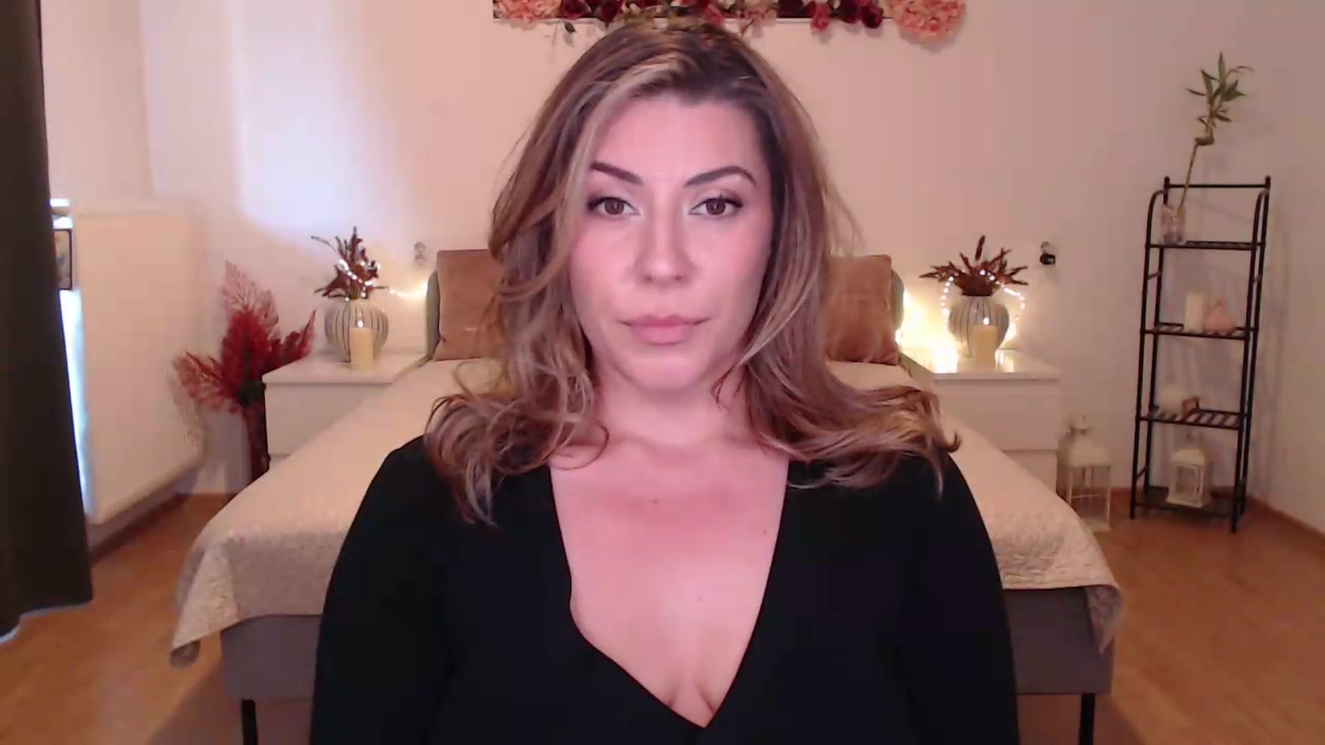 Gallery image thumbnail from BlueStocking's myfreecams stream on, 06/19/2026, 14:07 image 16 of 20