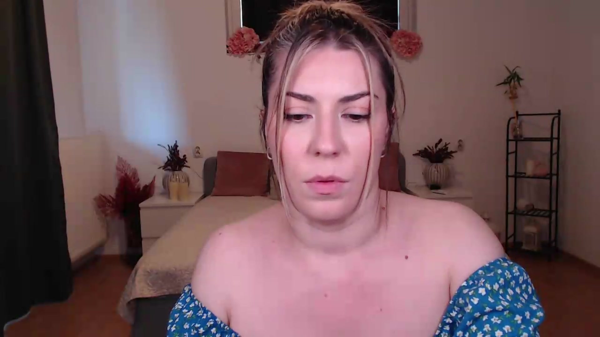 Gallery image thumbnail from BlueStocking's myfreecams stream on, 06/29/2026, 12:17 image 14 of 20