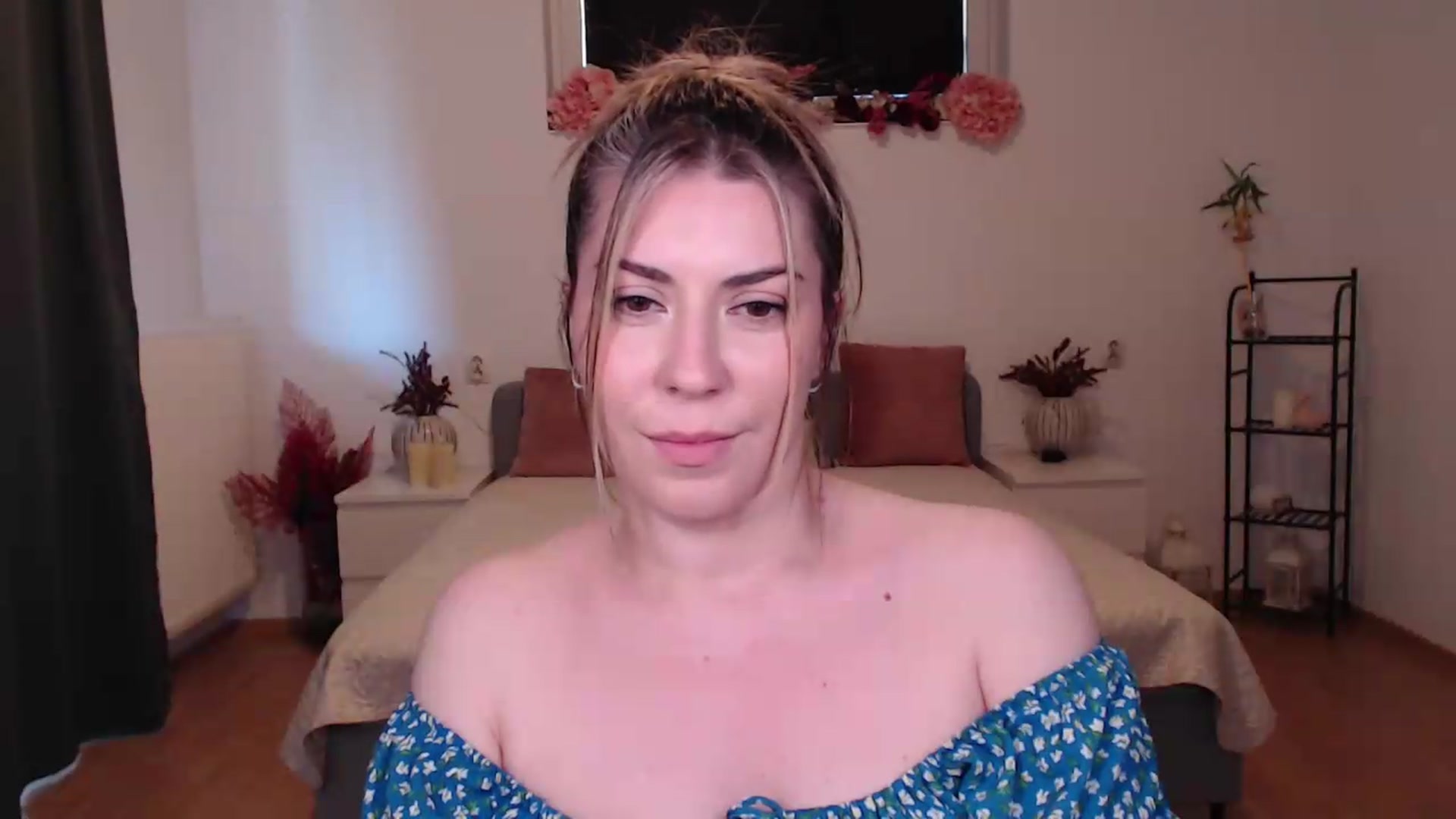 Gallery image thumbnail from BlueStocking's myfreecams stream on, 06/29/2026, 12:17 image 18 of 20