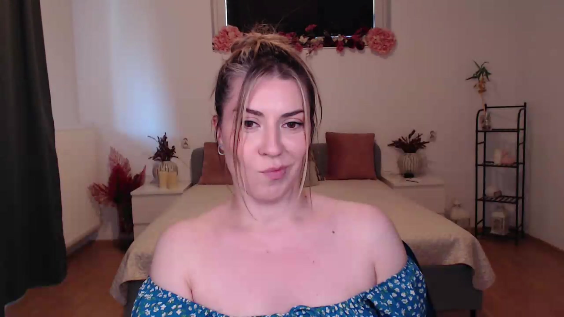 Gallery image thumbnail from BlueStocking's myfreecams stream on, 06/29/2026, 12:17 image 2 of 20