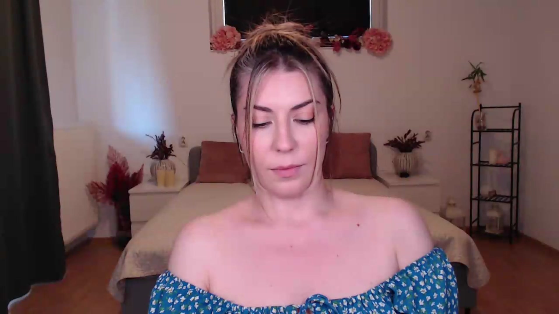 Gallery image thumbnail from BlueStocking's myfreecams stream on, 06/29/2026, 12:17 image 19 of 20