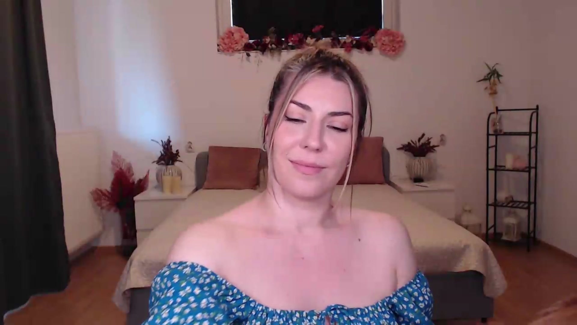 Gallery image thumbnail from BlueStocking's myfreecams stream on, 06/29/2026, 12:17 image 6 of 20