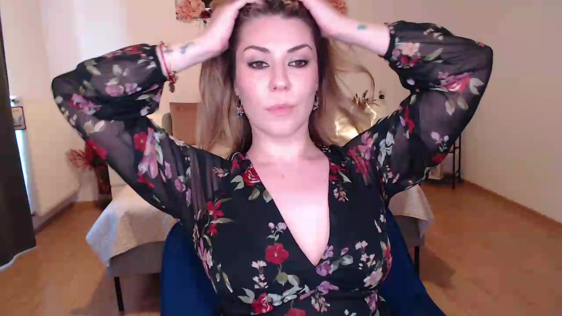 Gallery image thumbnail from BlueStocking's myfreecams stream on, 07/11/2026, 12:18 image 4 of 20