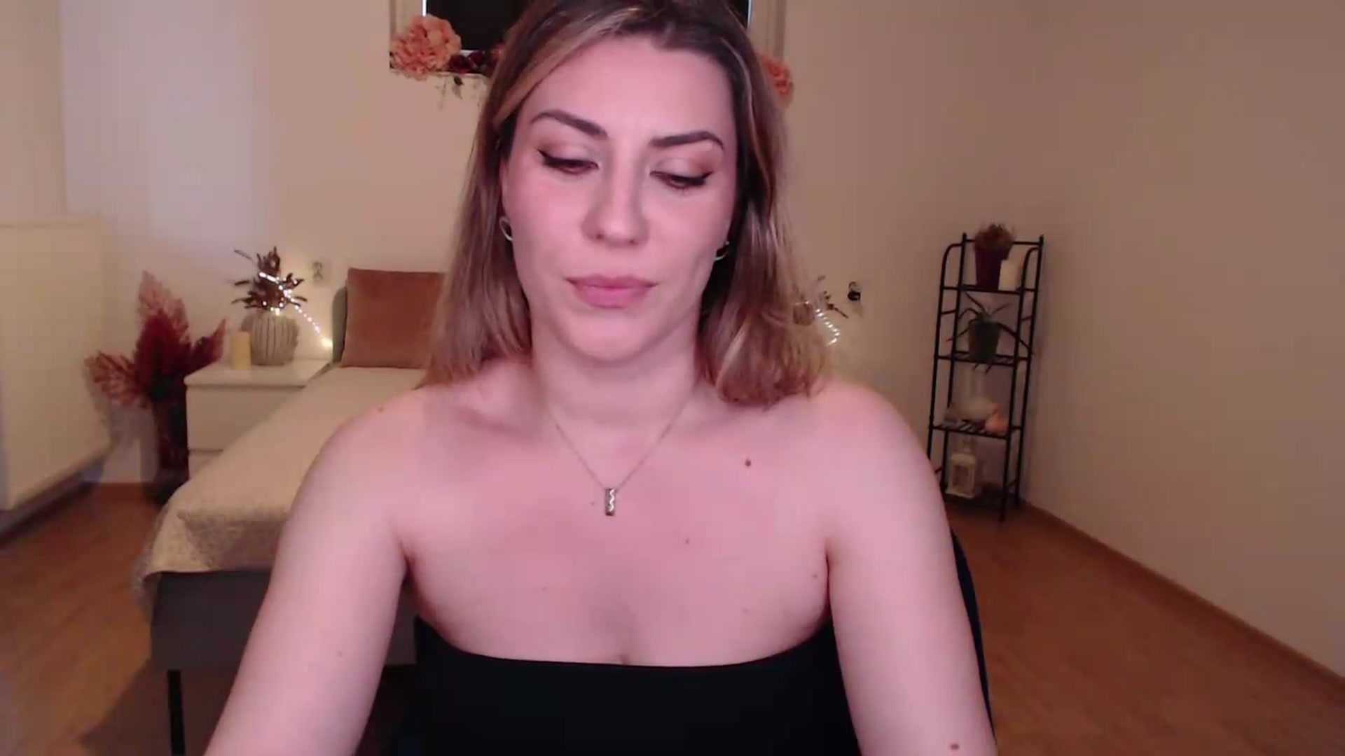 Gallery image thumbnail from BlueStocking's myfreecams stream on, 07/19/2026, 12:59 image 11 of 20