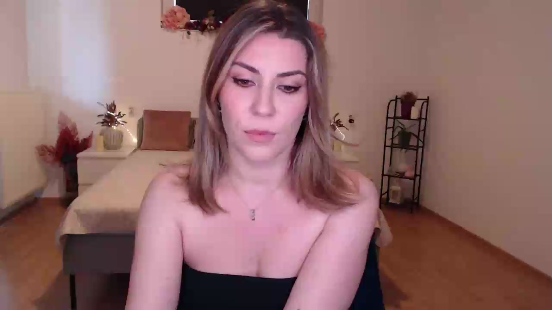 Gallery image thumbnail from BlueStocking's myfreecams stream on, 07/19/2026, 12:59 image 1 of 20