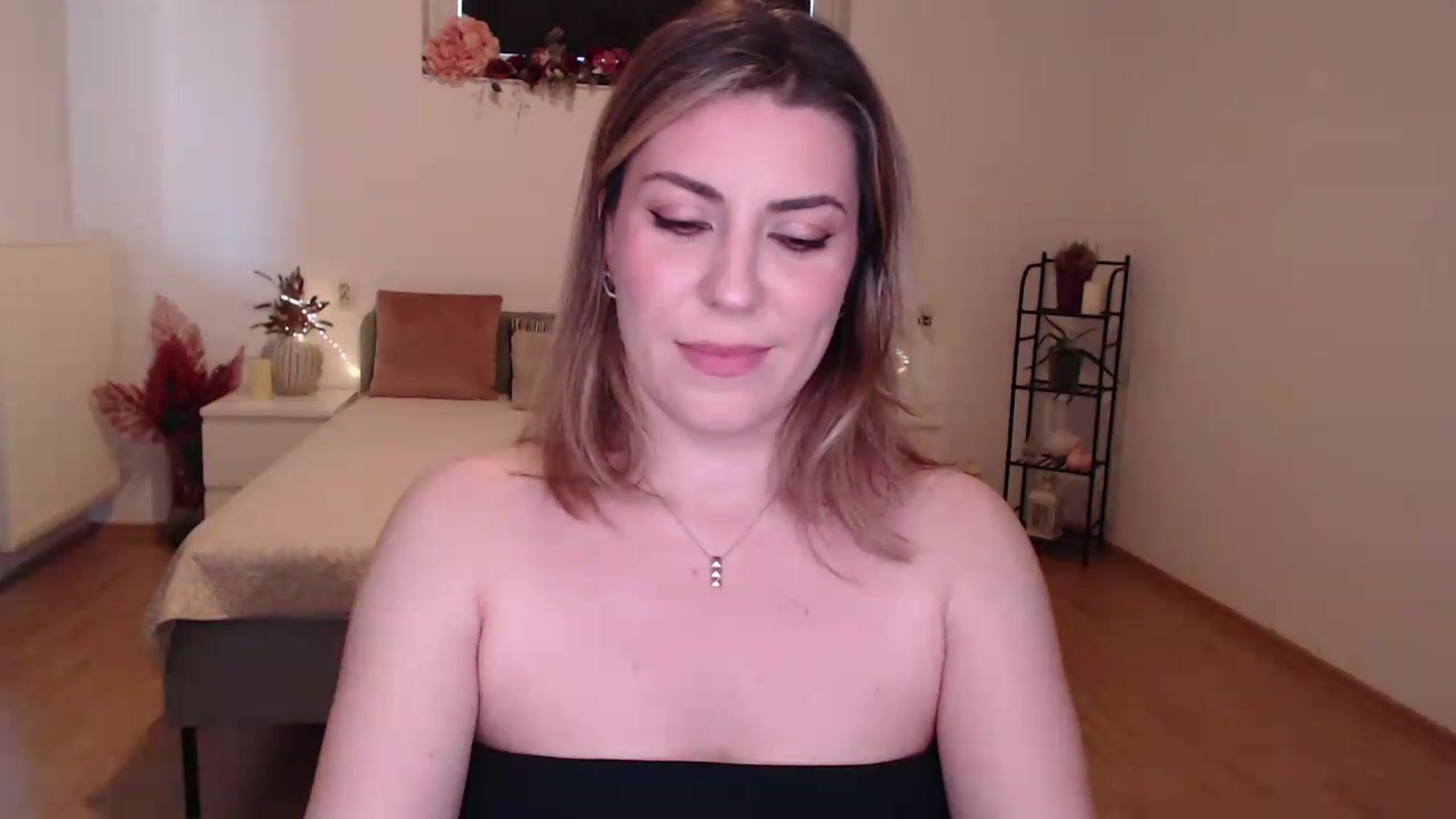 Gallery image thumbnail from BlueStocking's myfreecams stream on, 07/19/2026, 12:59 image 7 of 20