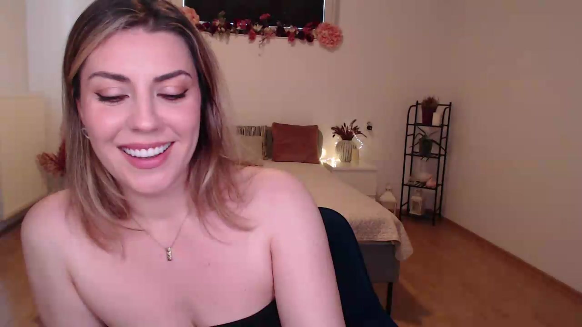 Gallery image thumbnail from BlueStocking's myfreecams stream on, 07/19/2026, 12:59 image 6 of 20