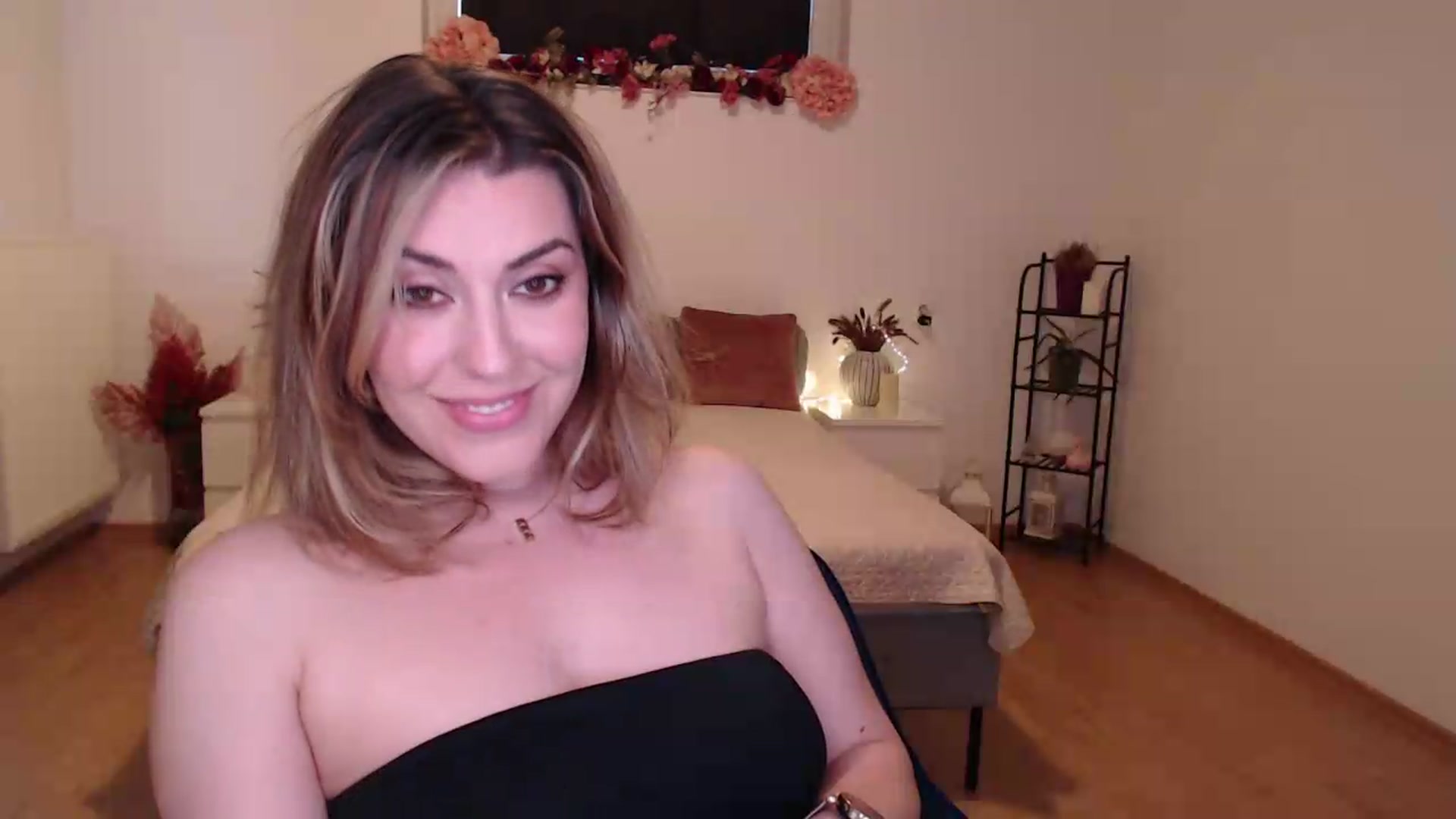 Gallery image thumbnail from BlueStocking's myfreecams stream on, 07/19/2026, 12:59 image 15 of 20