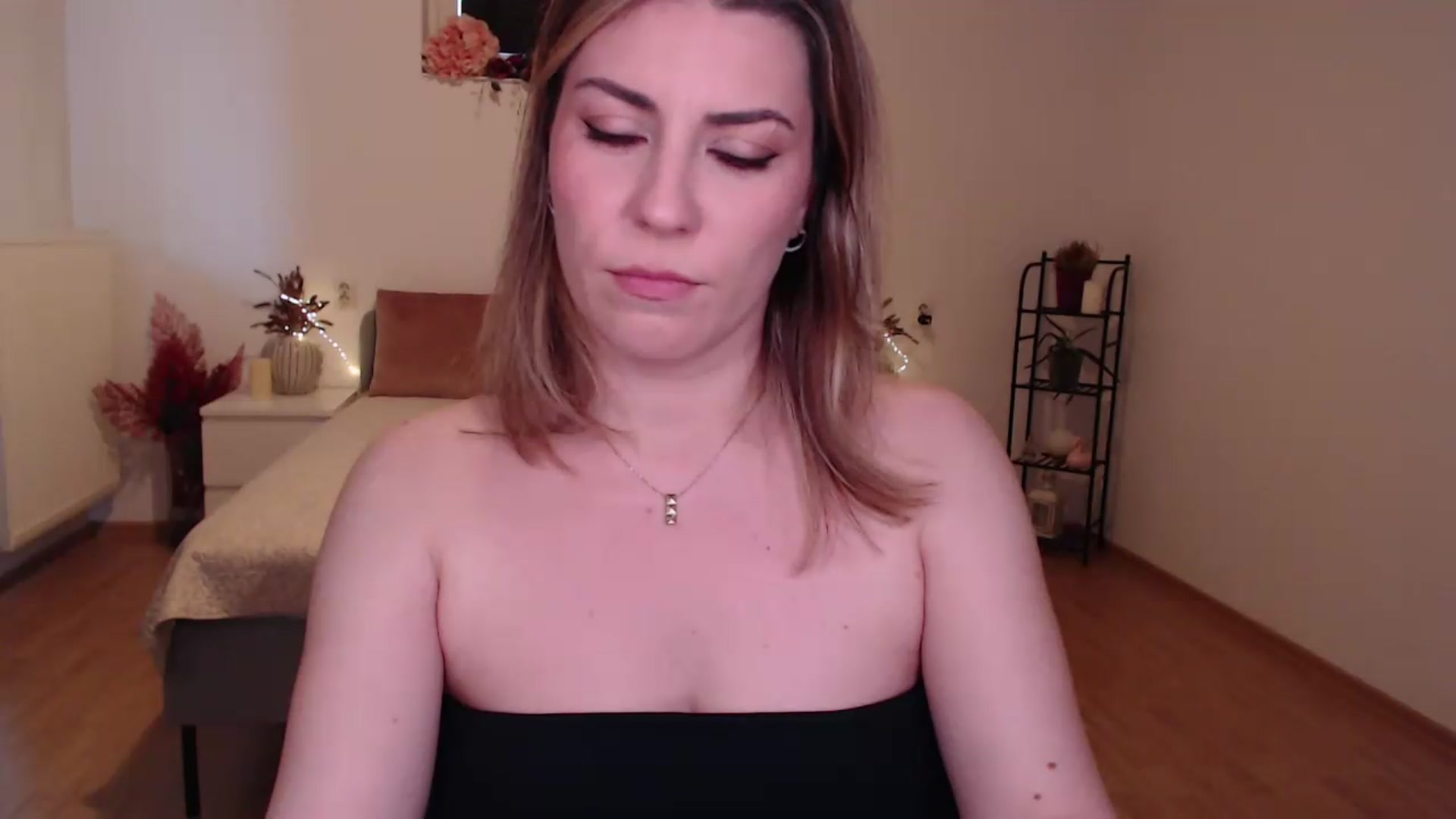 Gallery image thumbnail from BlueStocking's myfreecams stream on, 07/19/2026, 12:59 image 8 of 20