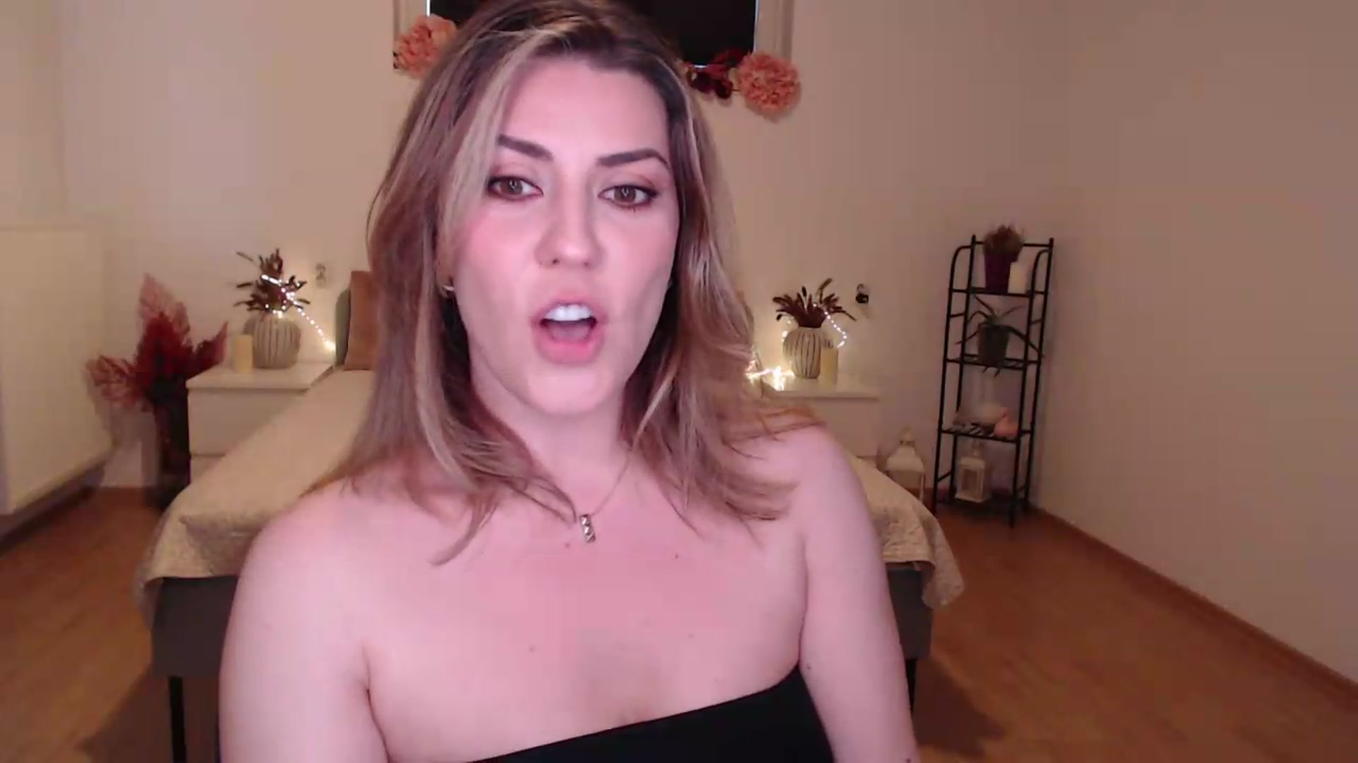 Gallery image thumbnail from BlueStocking's myfreecams stream on, 07/19/2026, 12:59 image 18 of 20