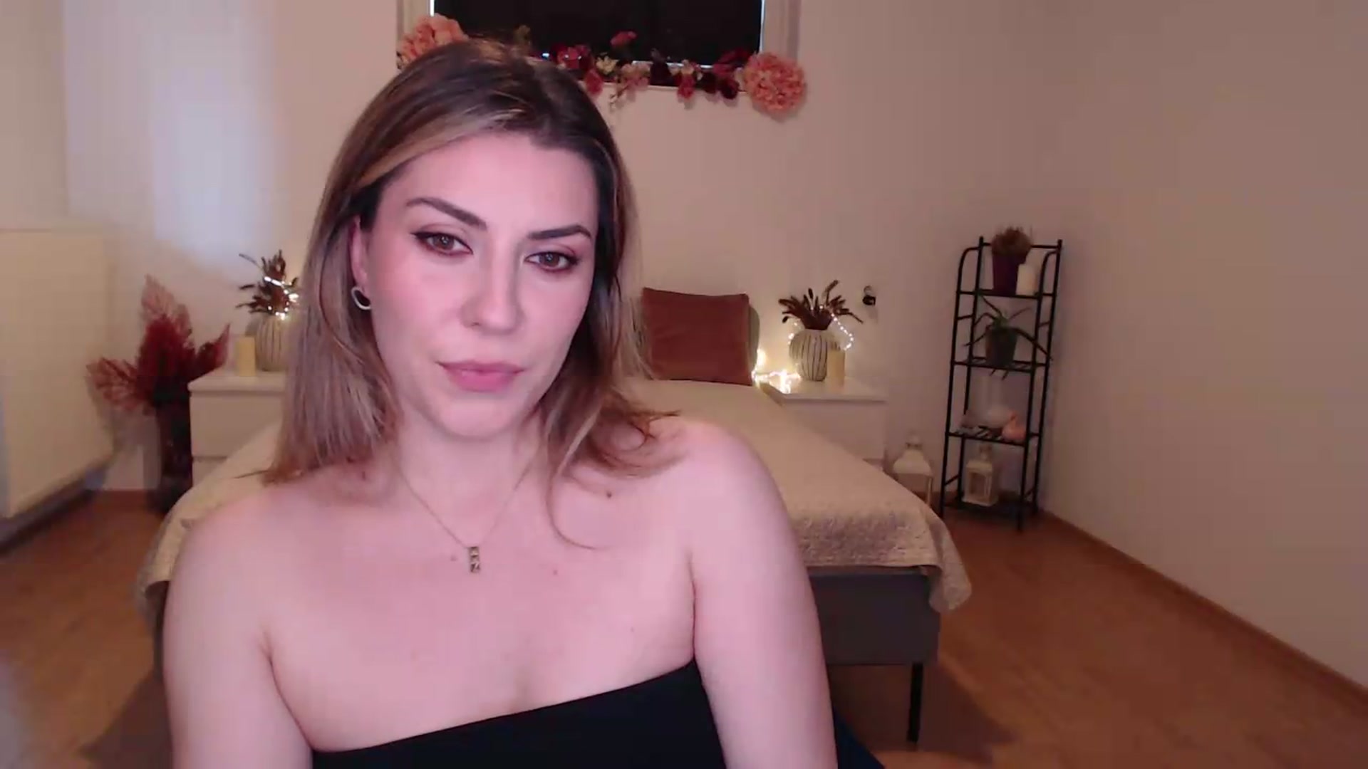 Gallery image thumbnail from BlueStocking's myfreecams stream on, 07/19/2026, 12:59 image 3 of 20