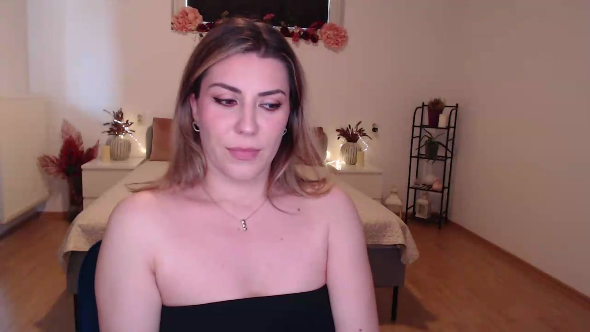 Gallery image thumbnail from BlueStocking's myfreecams stream on, 07/19/2026, 12:59 image 2 of 20