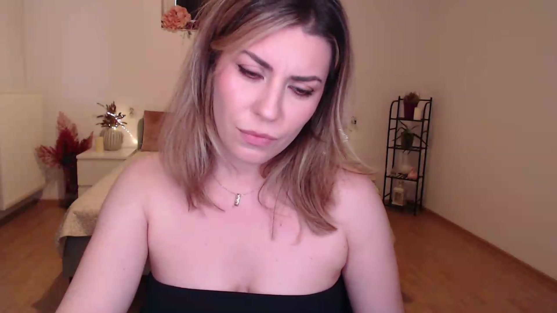 Gallery image thumbnail from BlueStocking's myfreecams stream on, 07/19/2026, 13:23 image 20 of 20