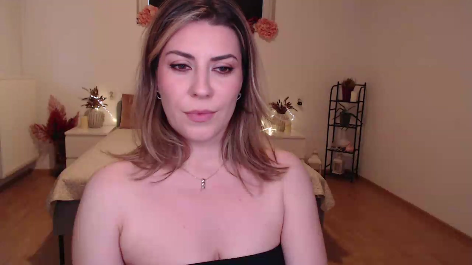 Gallery image thumbnail from BlueStocking's myfreecams stream on, 07/19/2026, 13:23 image 16 of 20
