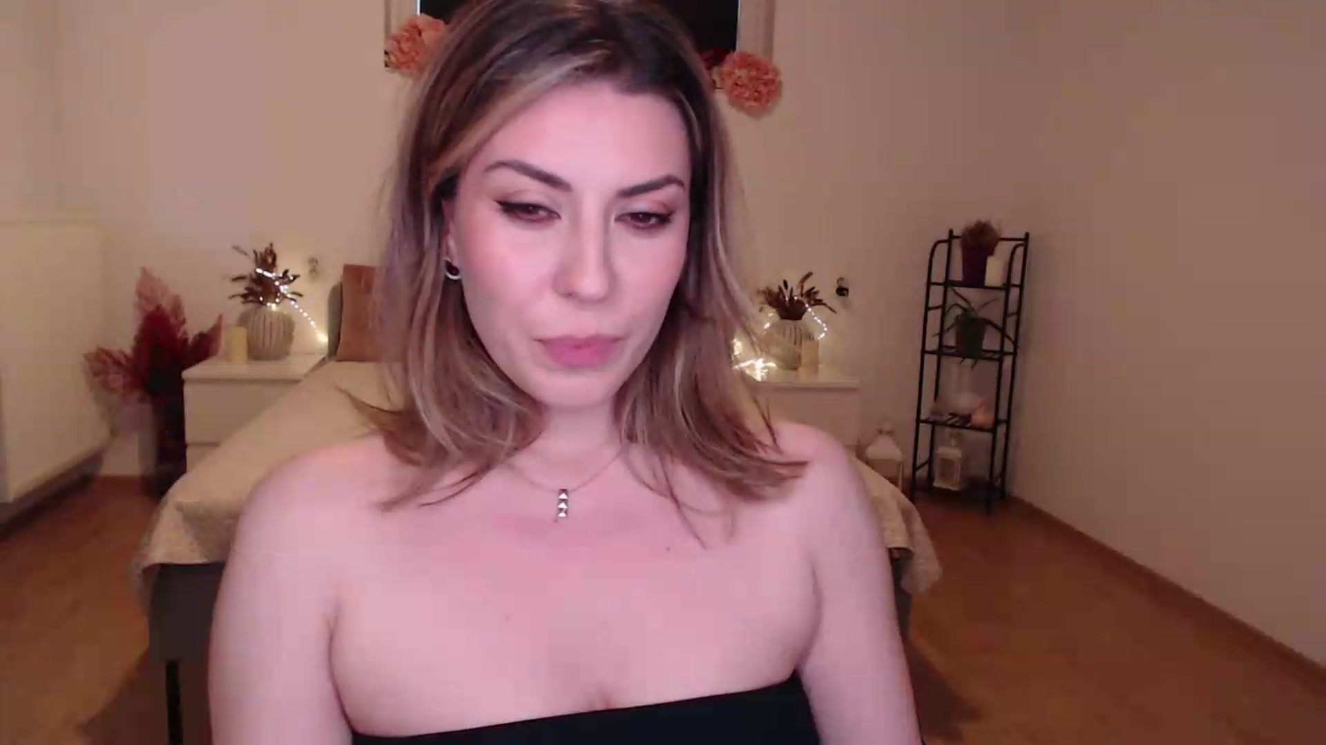 Gallery image thumbnail from BlueStocking's myfreecams stream on, 07/19/2026, 13:23 image 15 of 20