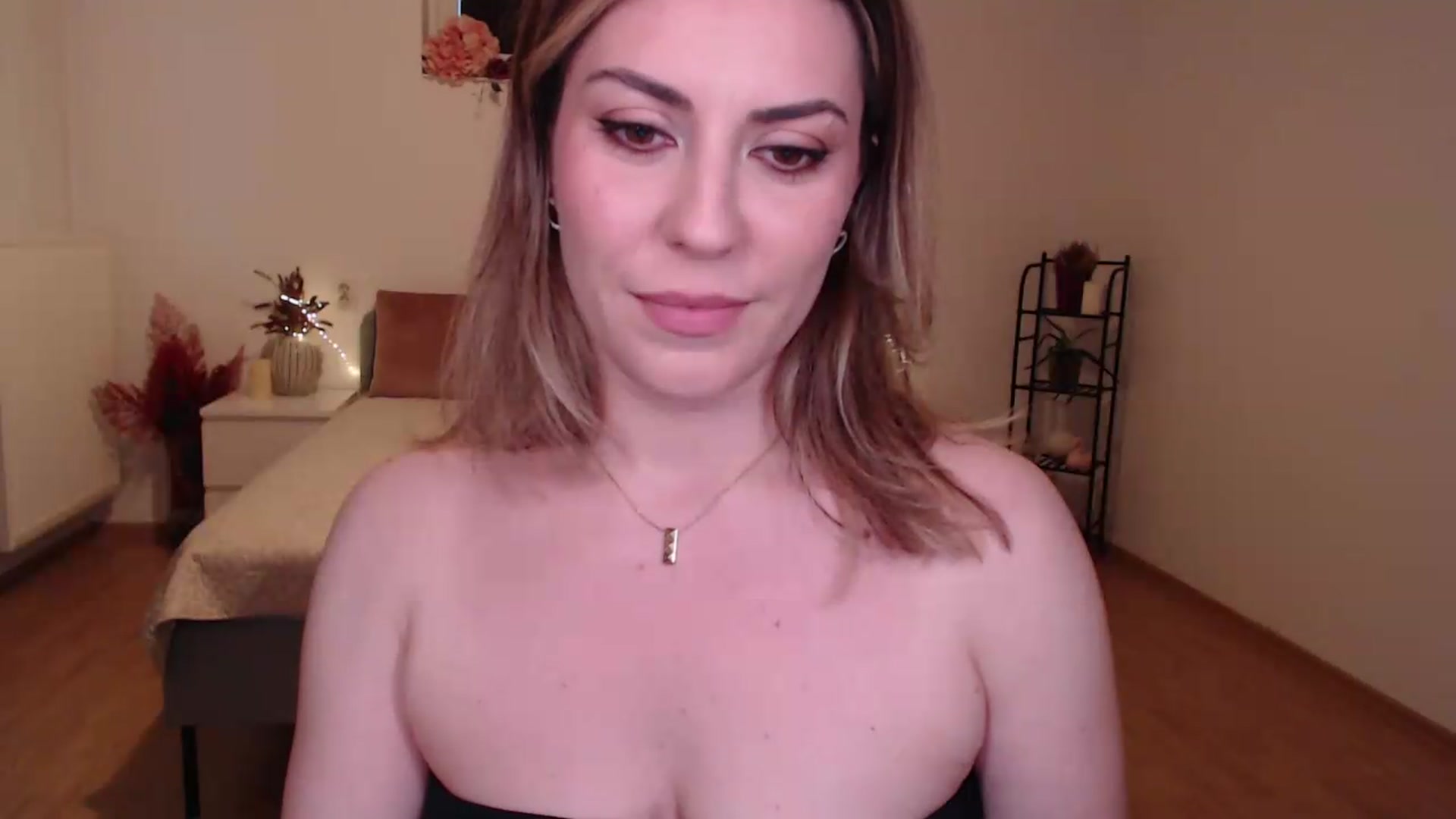 Gallery image thumbnail from BlueStocking's myfreecams stream on, 07/19/2026, 13:23 image 8 of 20