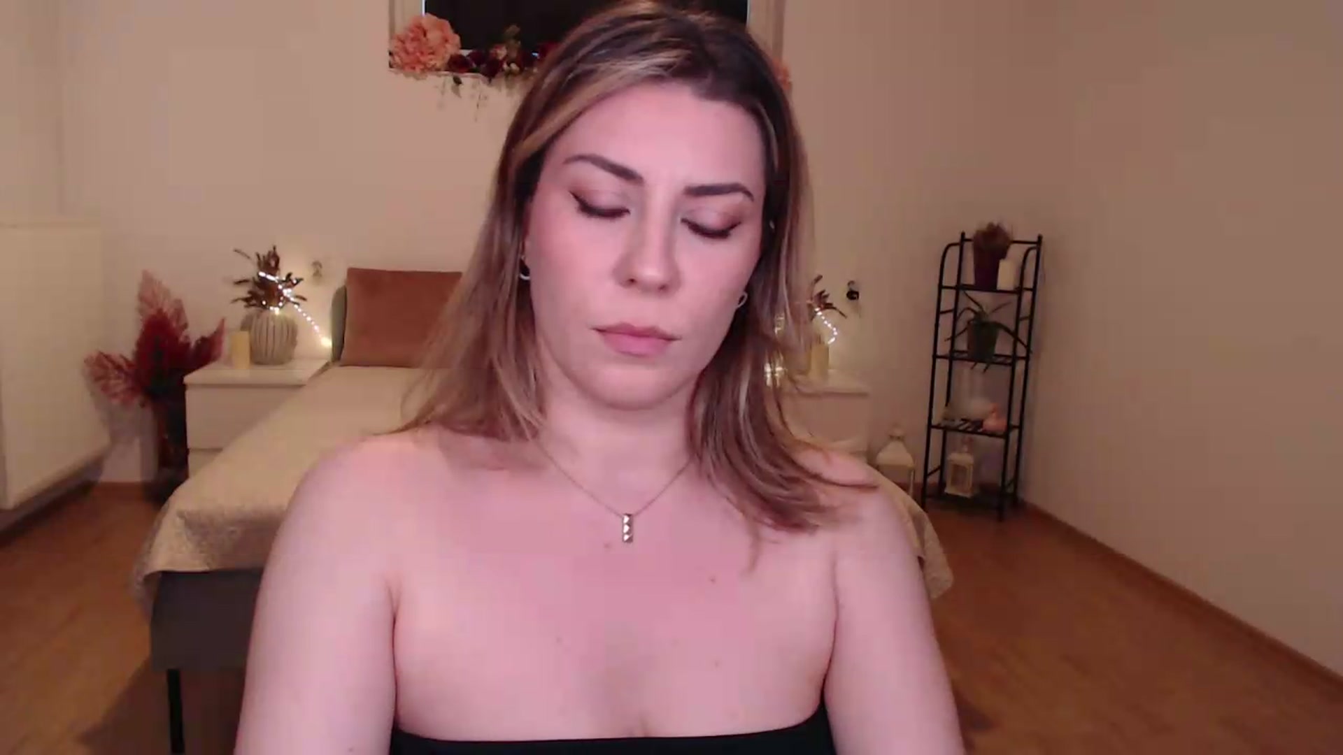 Gallery image thumbnail from BlueStocking's myfreecams stream on, 07/19/2026, 13:23 image 7 of 20