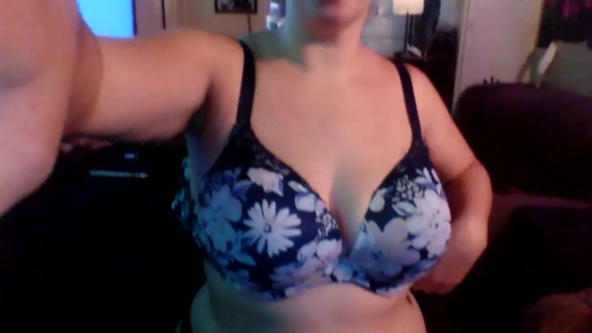 Gallery image thumbnail from Blue_Bunny1's myfreecams stream on, 08/05/2024, 17:11 image 6 of 20