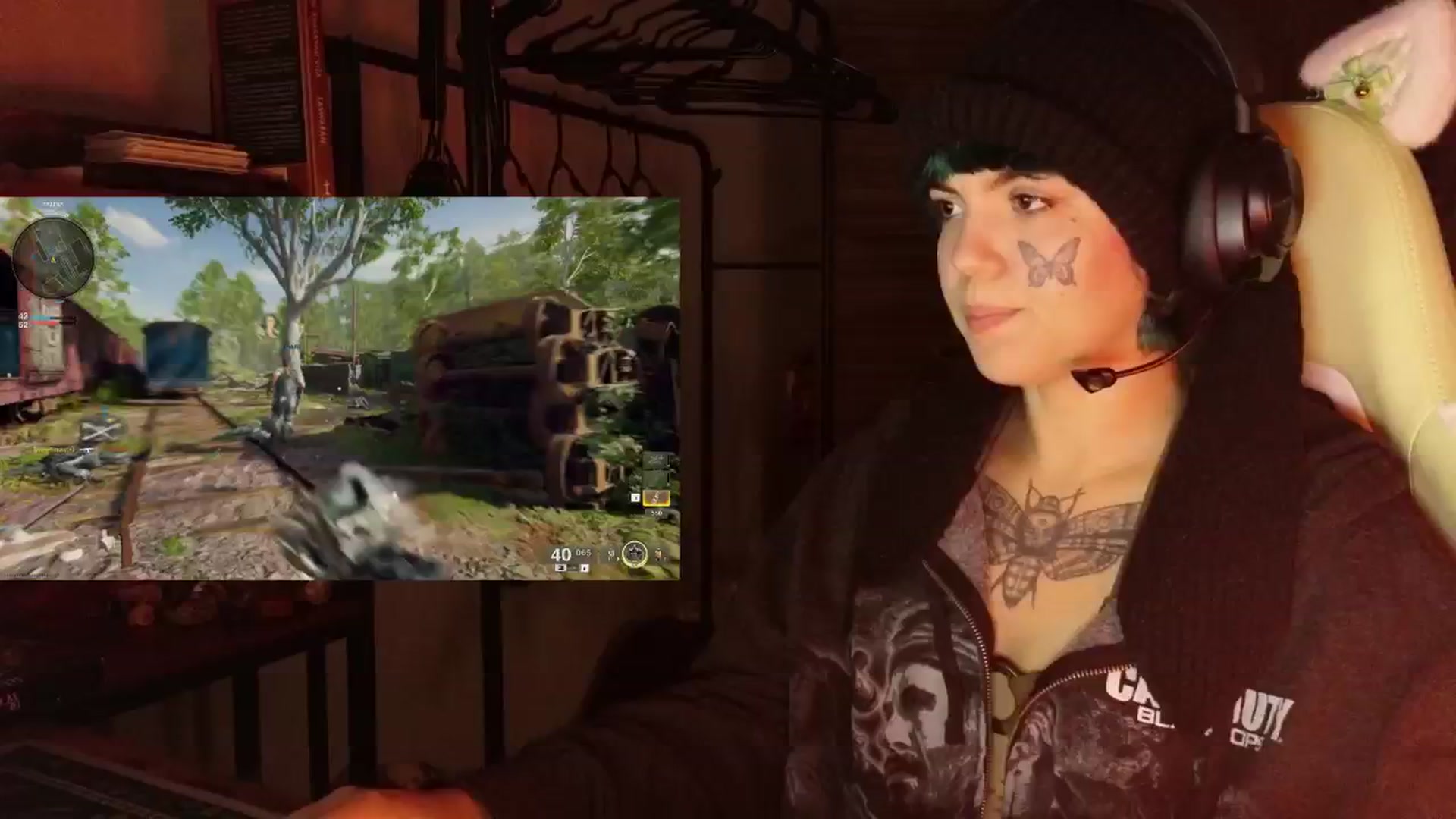 Gallery image thumbnail from Bluedweeb's myfreecams stream on, 12/17/2024, 24:22 image 15 of 20