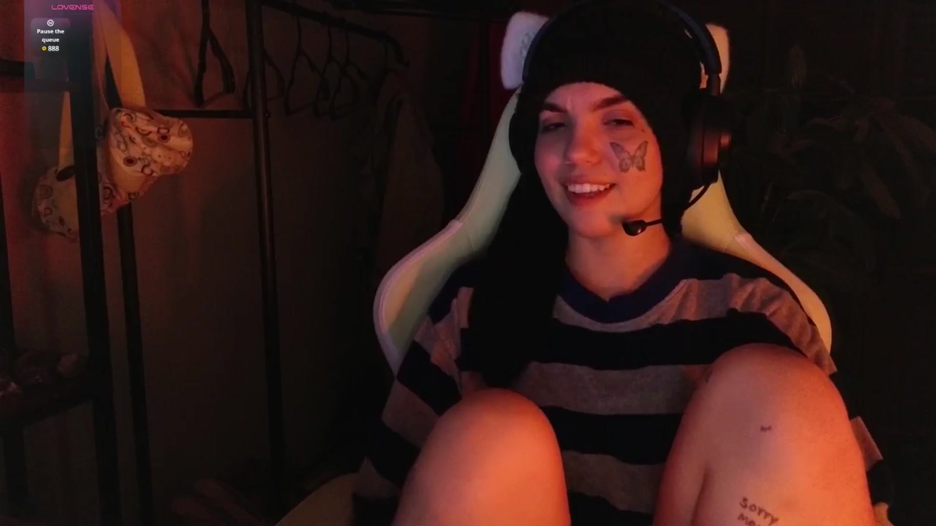 Gallery image thumbnail from Bluedweeb's myfreecams stream on, 12/23/2024, 06:53 image 2 of 20