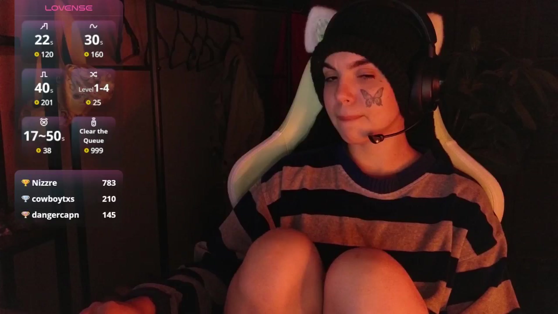 Gallery image thumbnail from Bluedweeb's myfreecams stream on, 12/23/2024, 06:53 image 10 of 20