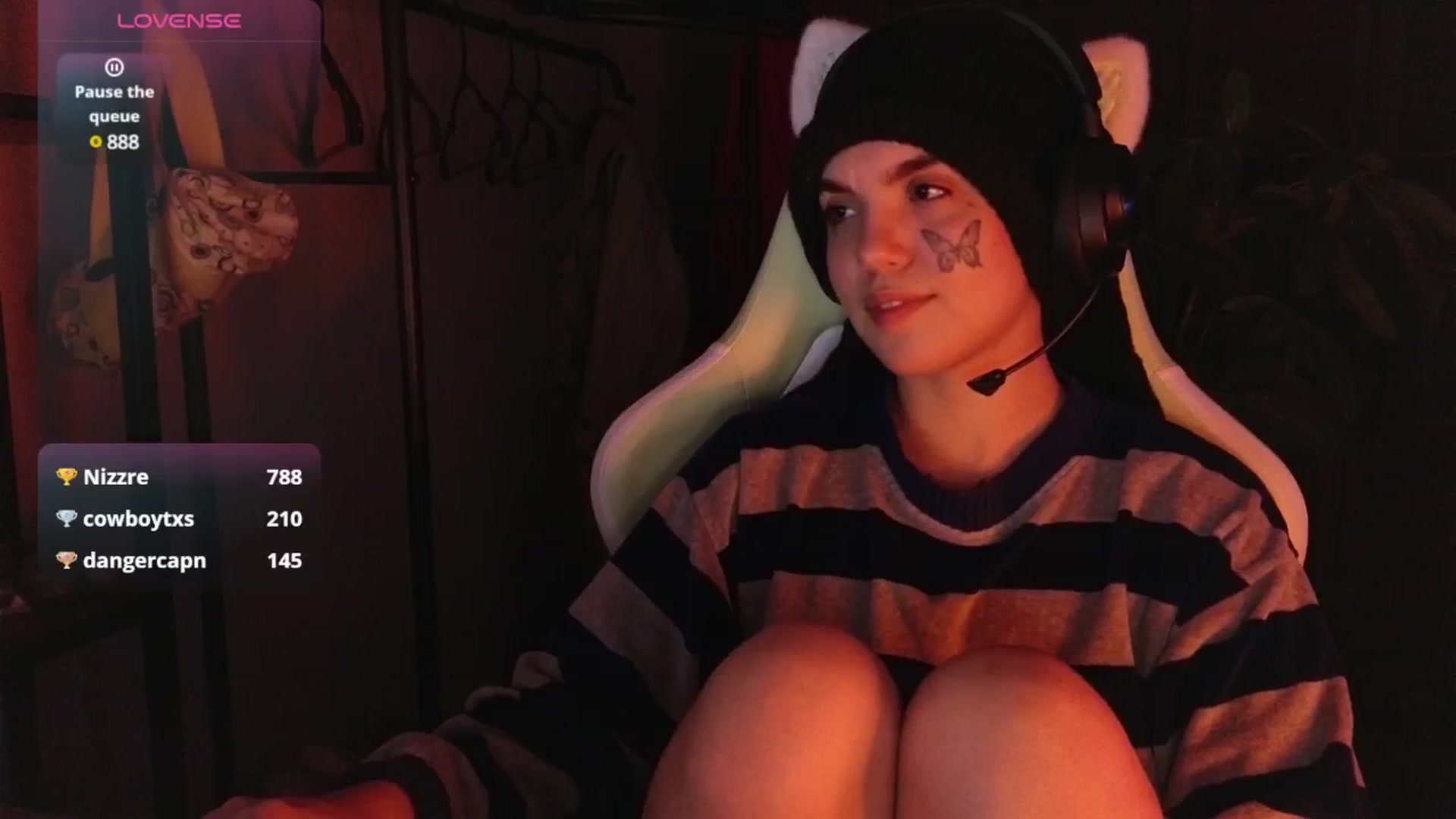 Gallery image thumbnail from Bluedweeb's myfreecams stream on, 12/23/2024, 06:53 image 14 of 20