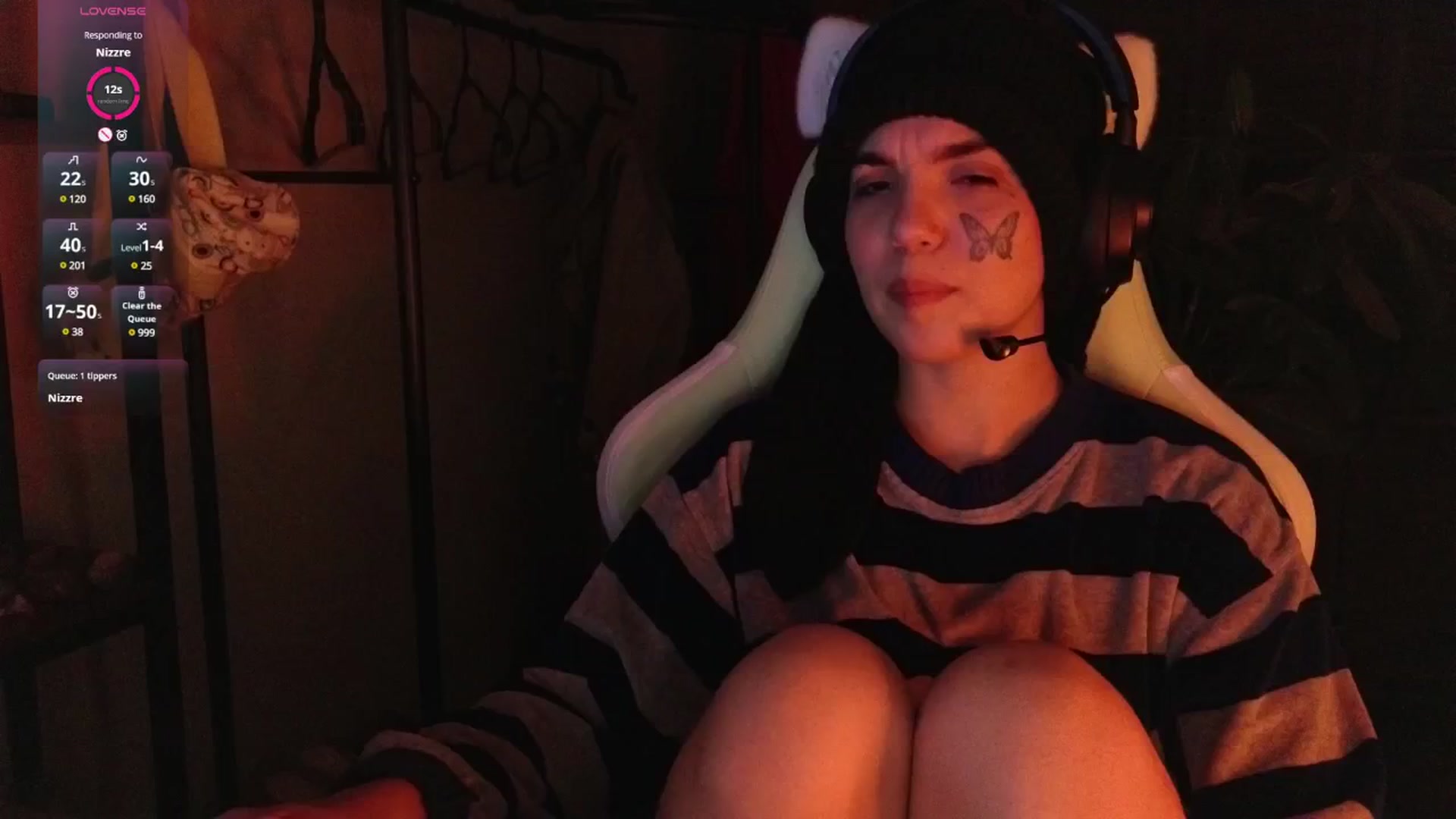 Gallery image thumbnail from Bluedweeb's myfreecams stream on, 12/23/2024, 06:53 image 1 of 20
