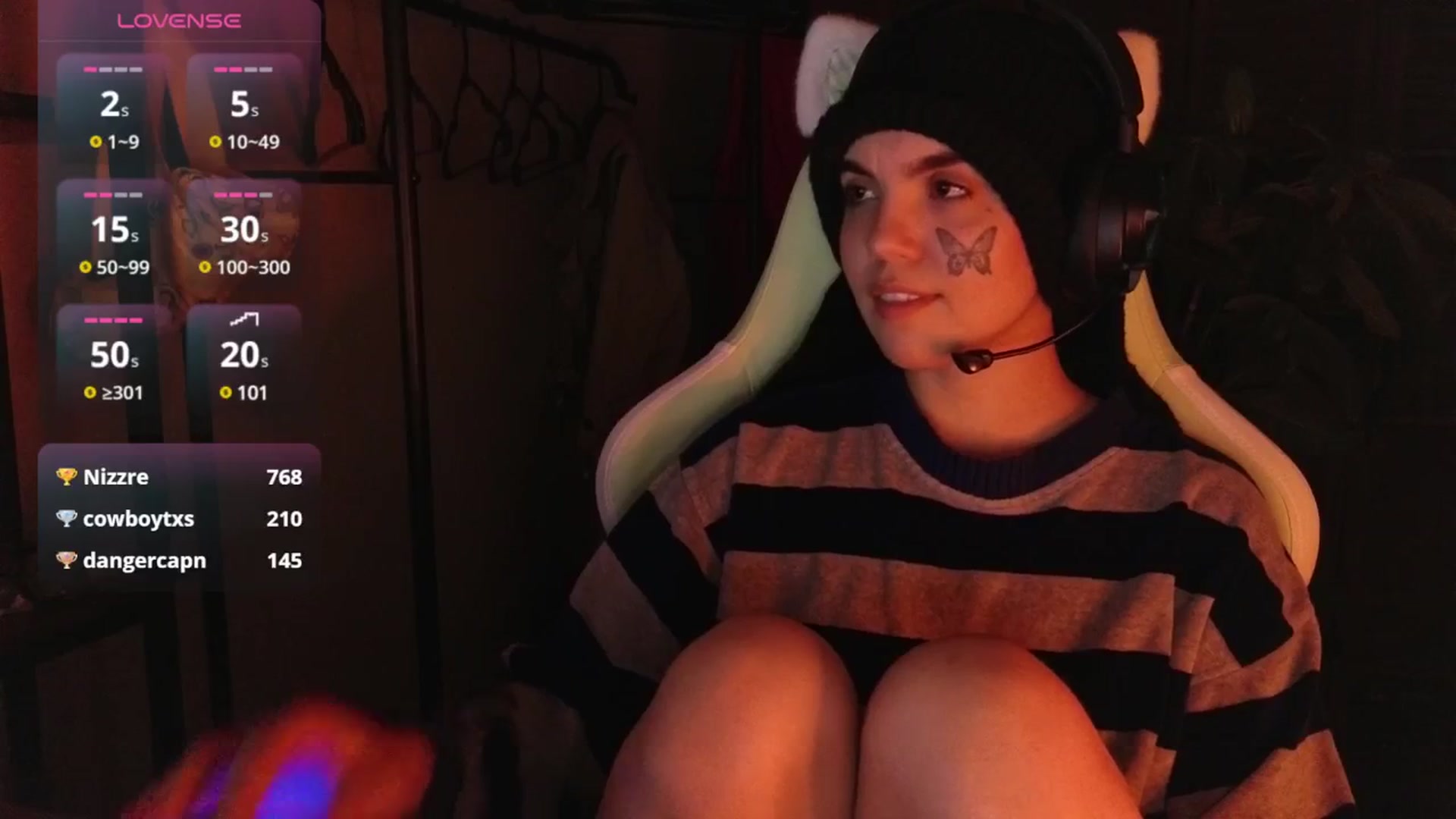 Gallery image thumbnail from Bluedweeb's myfreecams stream on, 12/23/2024, 06:53 image 6 of 20