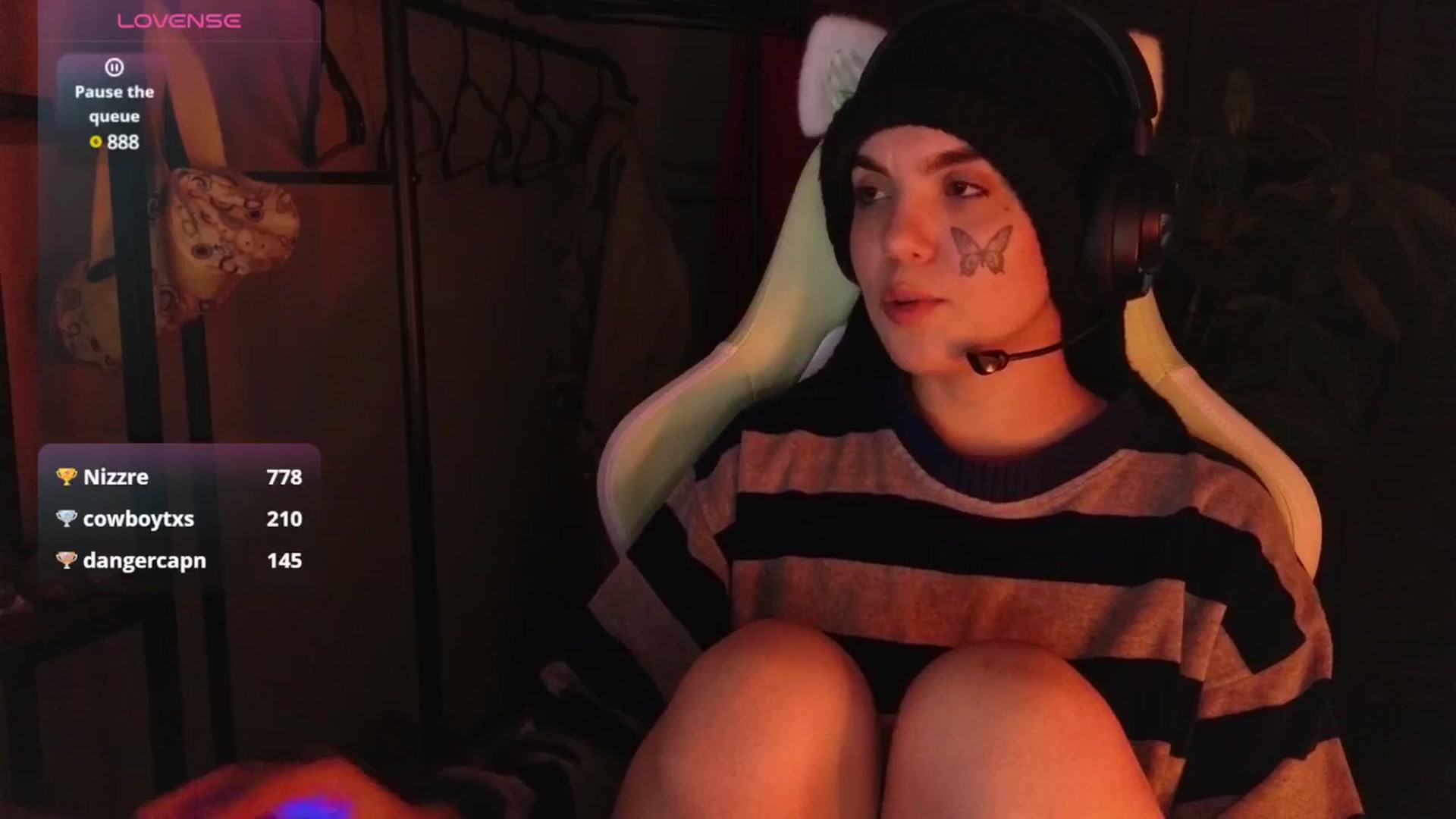 Gallery image thumbnail from Bluedweeb's myfreecams stream on, 12/23/2024, 06:53 image 8 of 20