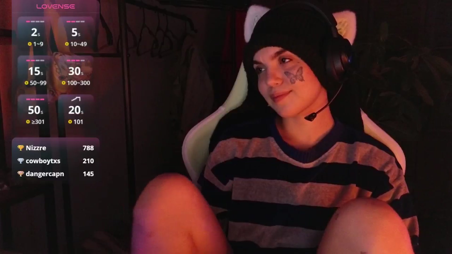 Gallery image thumbnail from Bluedweeb's myfreecams stream on, 12/23/2024, 06:53 image 15 of 20