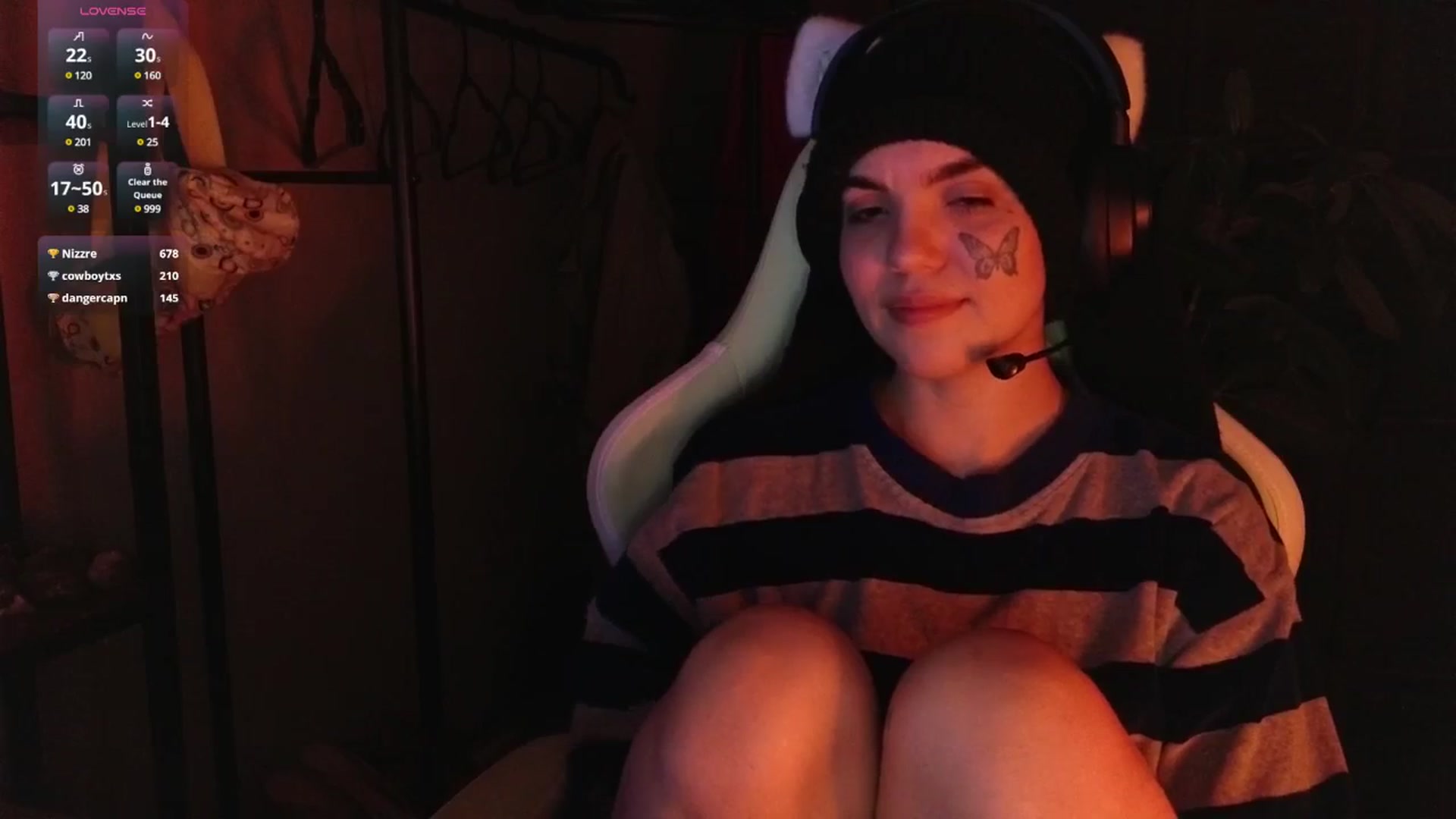 Gallery image thumbnail from Bluedweeb's myfreecams stream on, 12/23/2024, 06:53 image 4 of 20