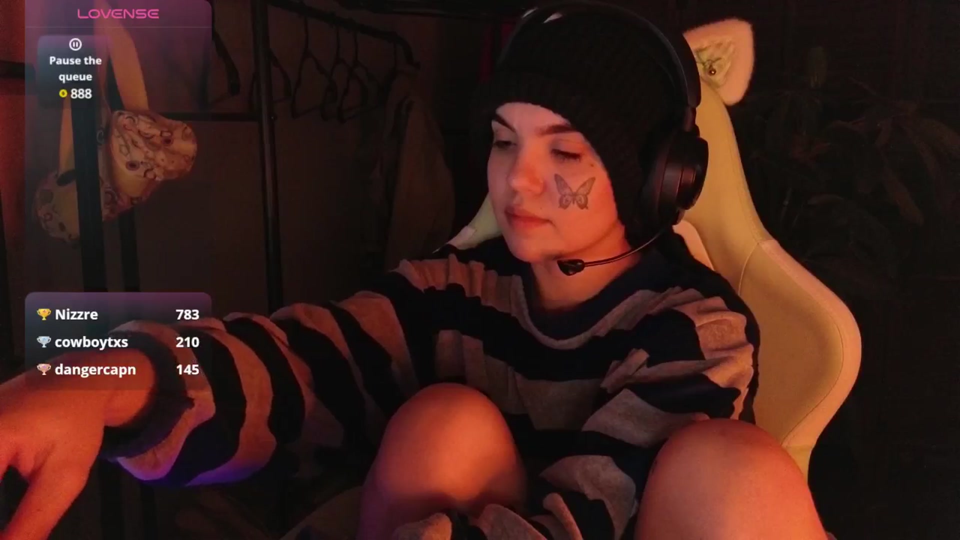 Gallery image thumbnail from Bluedweeb's myfreecams stream on, 12/23/2024, 06:53 image 11 of 20
