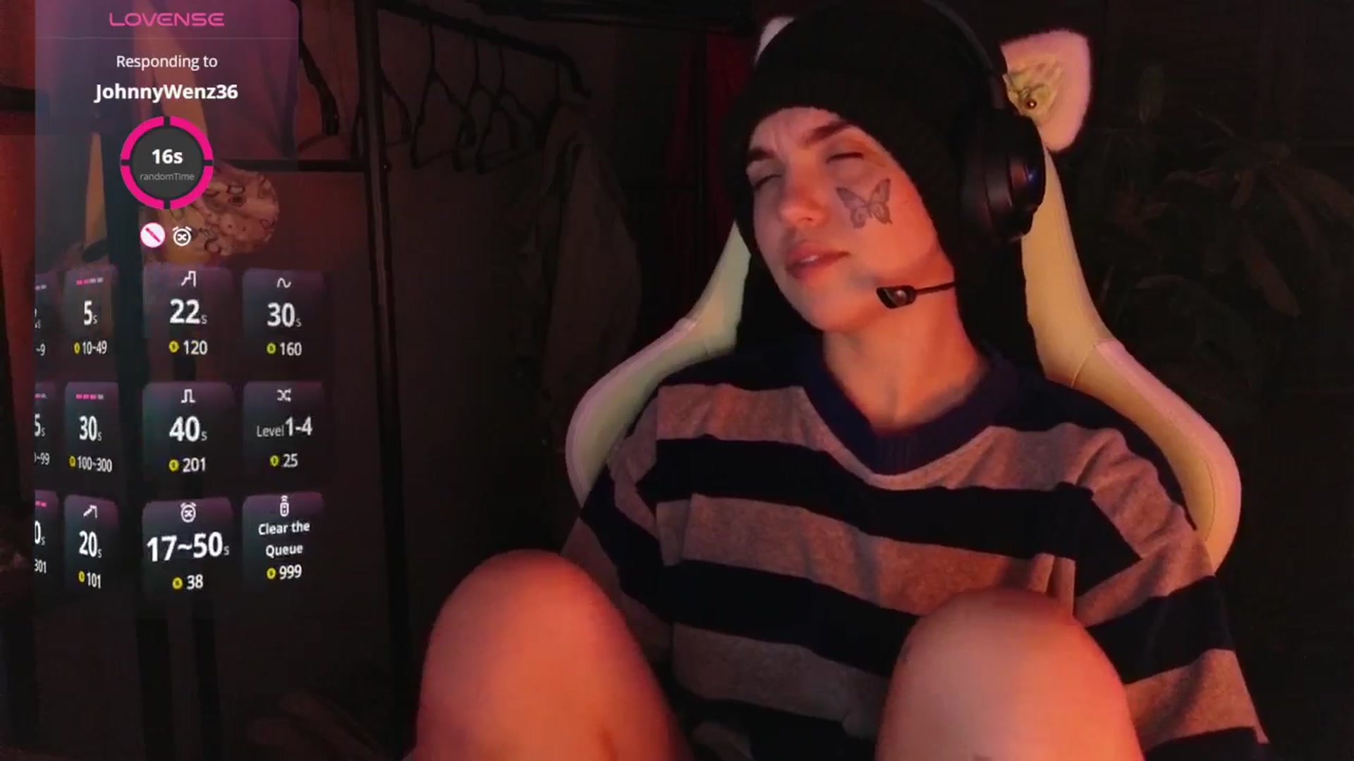 Gallery image thumbnail from Bluedweeb's myfreecams stream on, 12/23/2024, 06:53 image 19 of 20