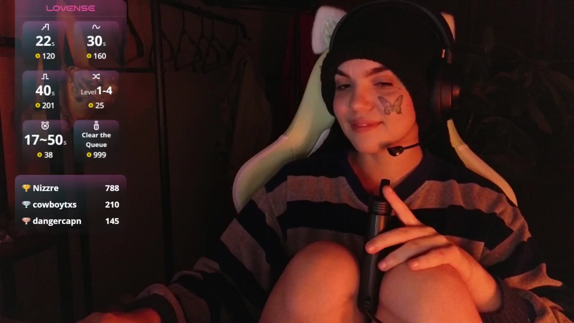 Gallery image thumbnail from Bluedweeb's myfreecams stream on, 12/23/2024, 06:53 image 13 of 20