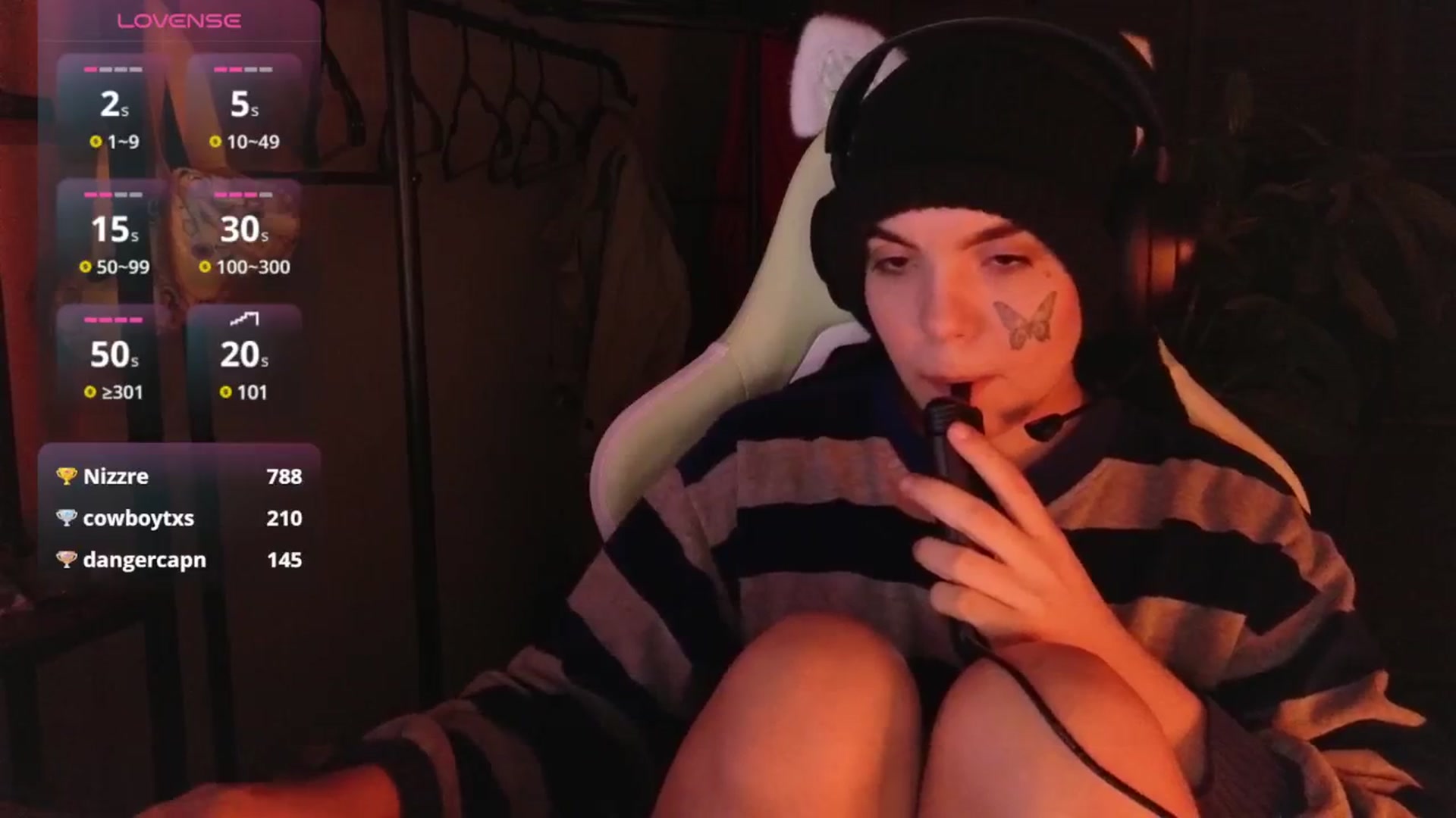 Gallery image thumbnail from Bluedweeb's myfreecams stream on, 12/23/2024, 06:53 image 12 of 20