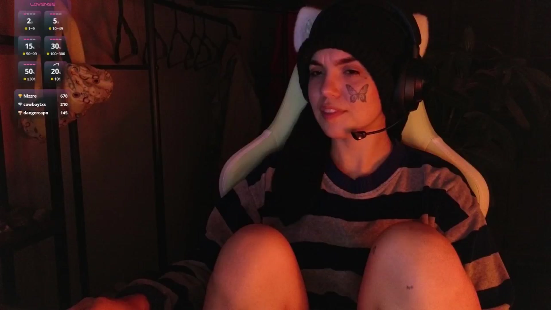 Gallery image thumbnail from Bluedweeb's myfreecams stream on, 12/23/2024, 06:53 image 3 of 20