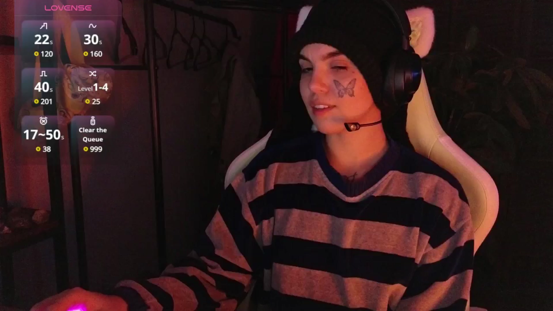 Gallery image thumbnail from Bluedweeb's myfreecams stream on, 12/23/2024, 07:23 image 11 of 20